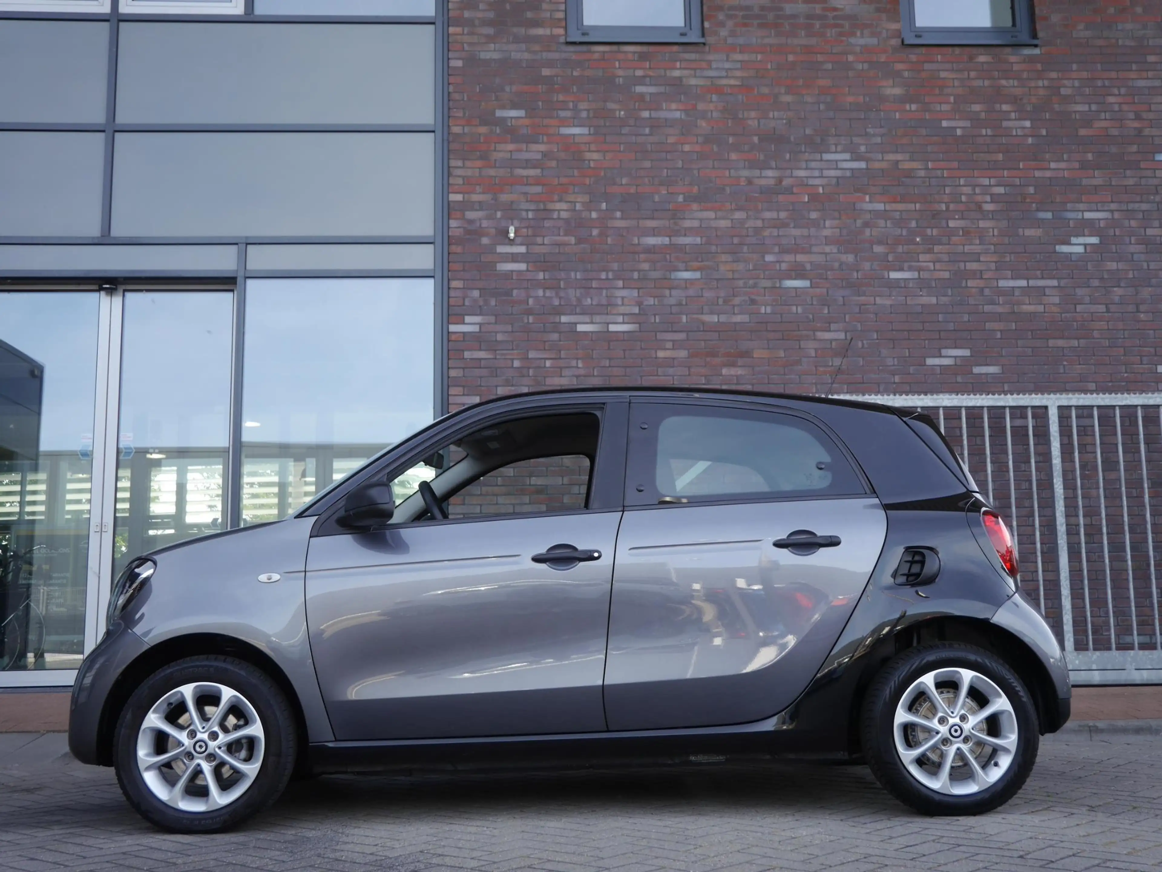 smart forFour 1.0 Business Solution | Cruise control | Climate c — photo 5