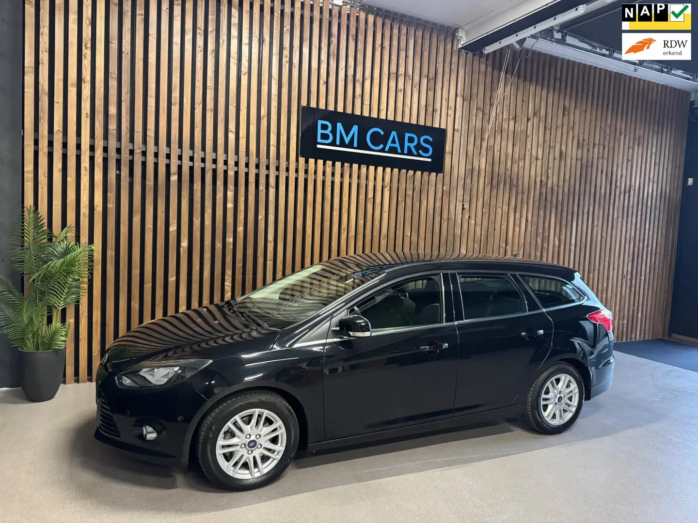 Ford Focus Wagon 1.6 TI-VCT Titanium CLIMA , CRUISE, TREKHAAK Zwart - 1