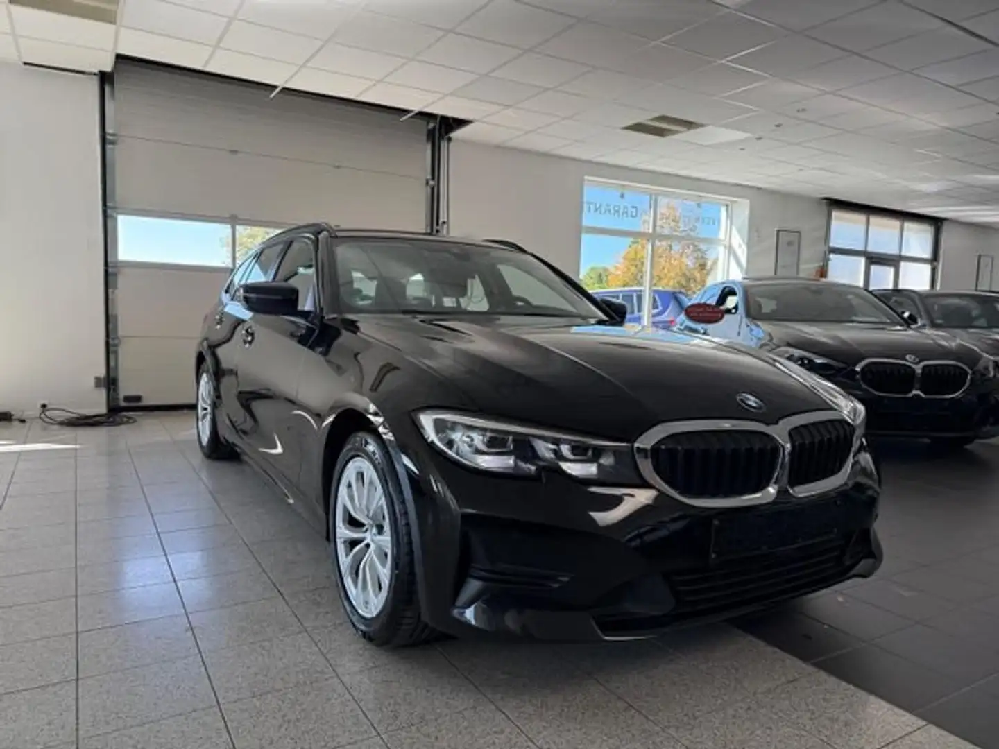 BMW 318 BMW 318 d Advantage/Garantie/TÜV+Service neu Schwarz - 2