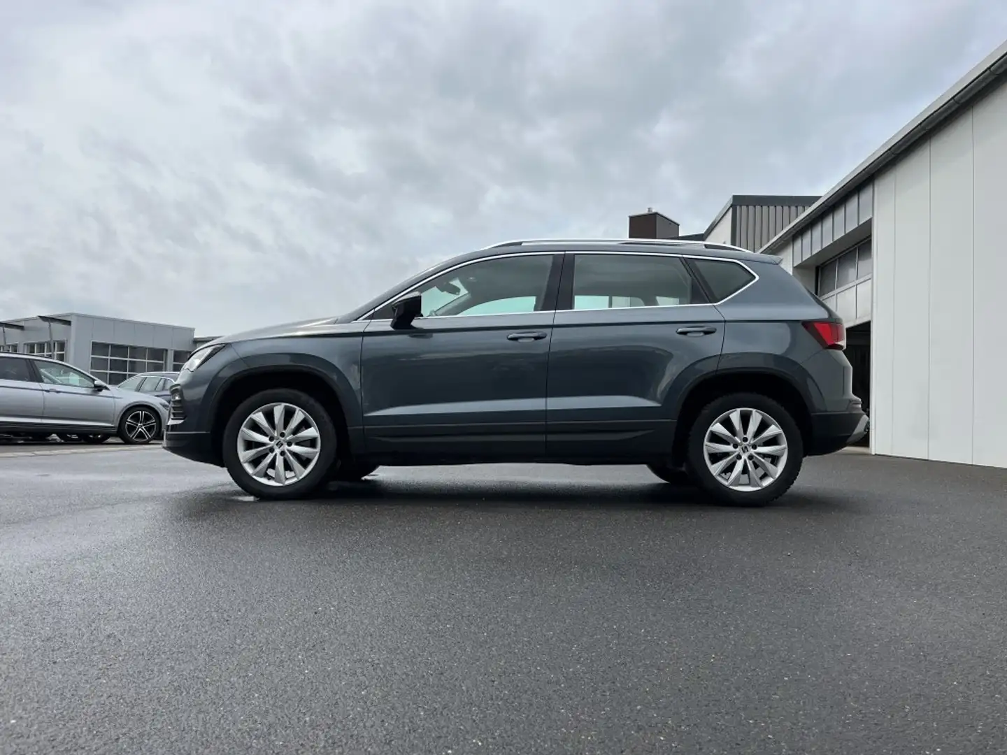 SEAT Ateca 2.0 TDI DSG Style 169€ m. 20% Anzahlung AHK DAB Grau - 2