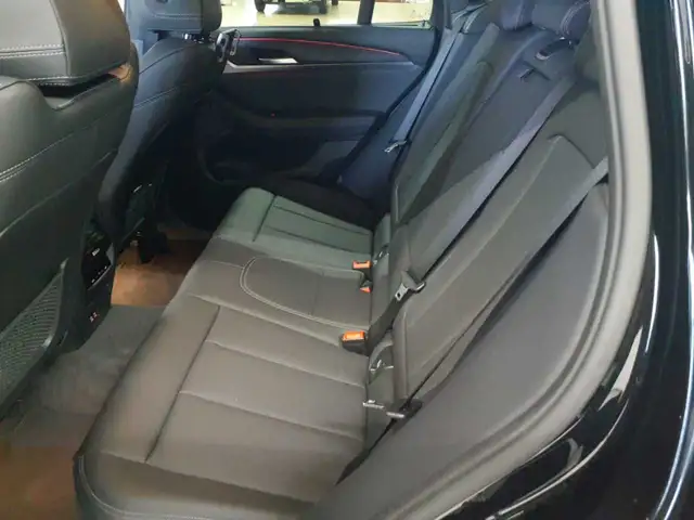 BMW X3 view 13