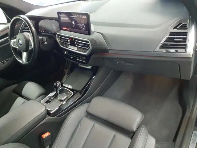 BMW X3 view 9