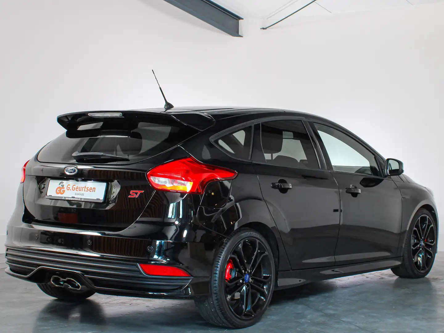Ford Focus 2.0 ST Recaro, SYNC, Stoel/Stuurverwarming, Cruise Zwart - 2
