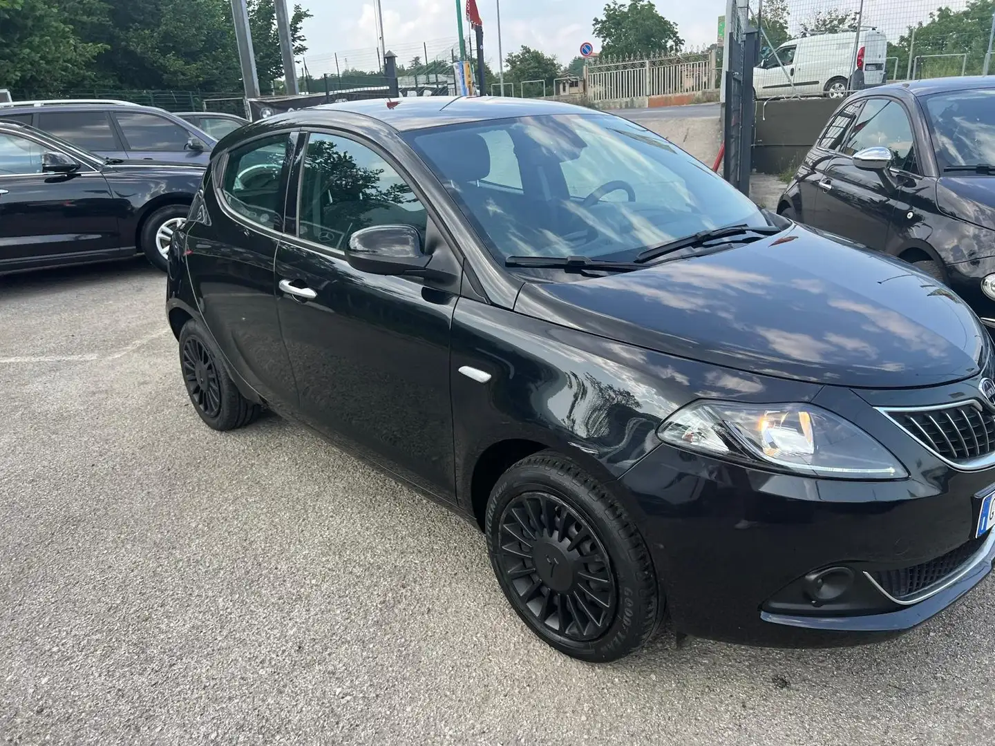 Lancia Ypsilon 1.2 Black and Noir s Nero - 1