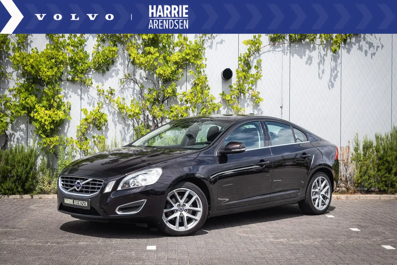 Volvo S60 T3 Kinetic | Navigatie | PDC Achter | Bluetooth | Noir - 1
