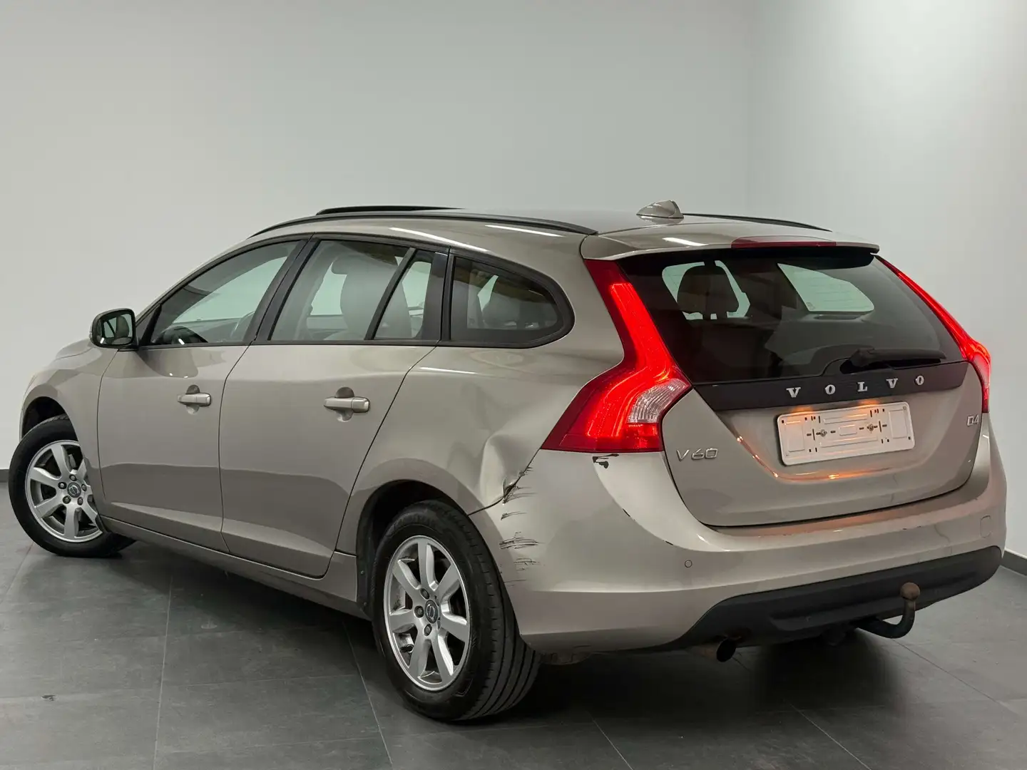 Volvo V60 2.0 D4 Euro5 - 1erMain - Carnet - Toit ouvrant Argent - 2