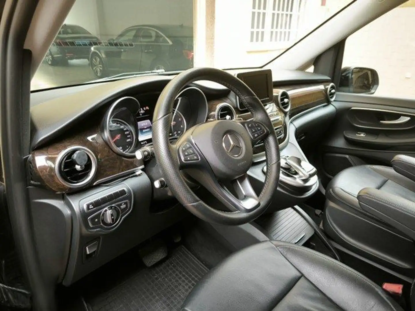 Mercedes-Benz V 250 V 250BT Extralargo Avantgarde 7GT Avantgarde Чорний - 2