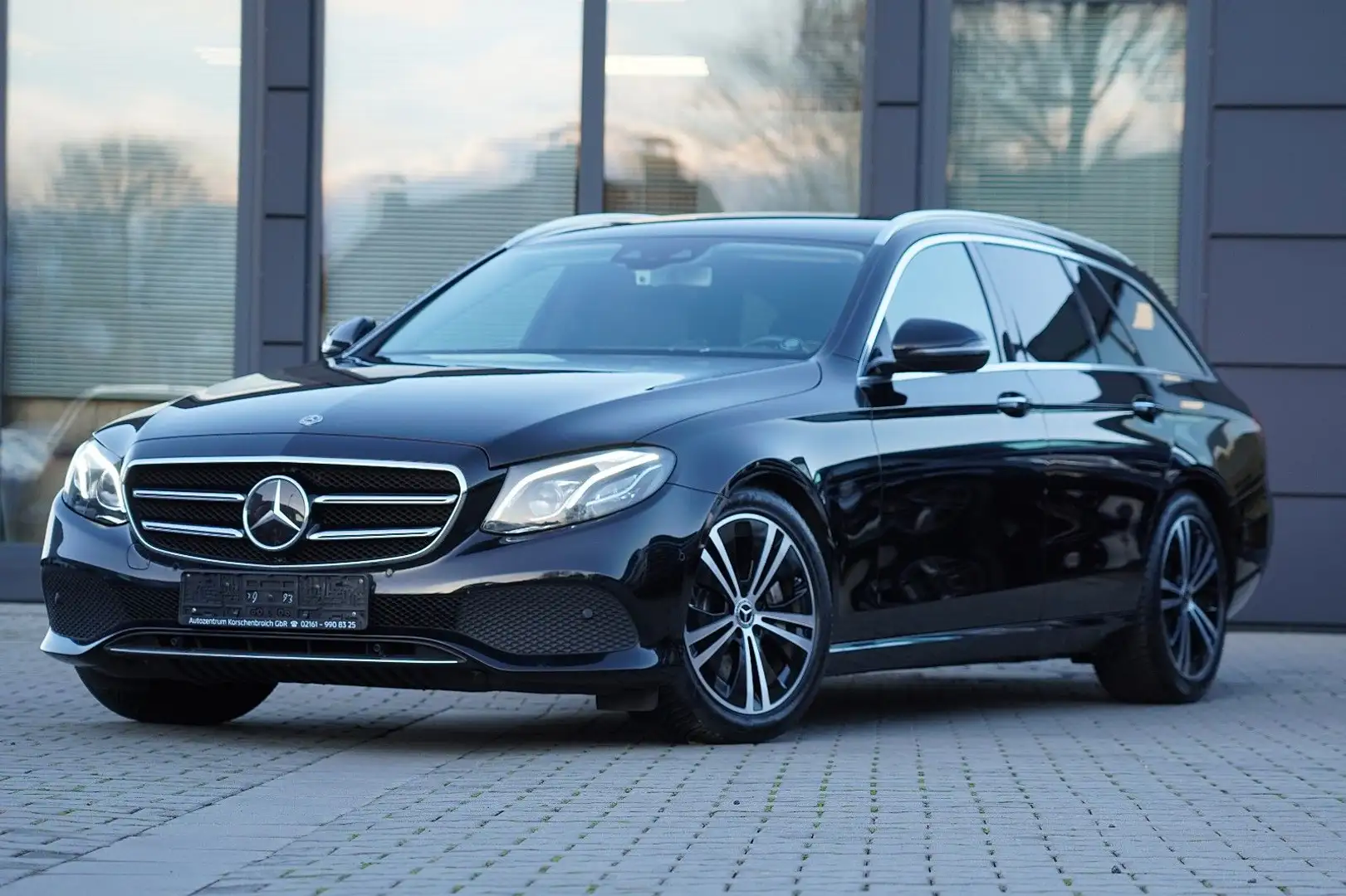 Mercedes-Benz E 350 E T-Modell  JUNGE STERNE GARANTIE BIS 2027 Fekete - 1