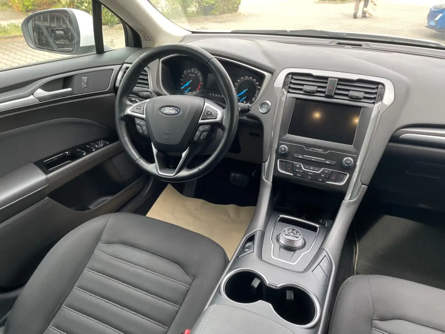 Ford Mondeo Kombi Titanium TDi150 Auto Navi/AHK/WiPa Weiß - 2
