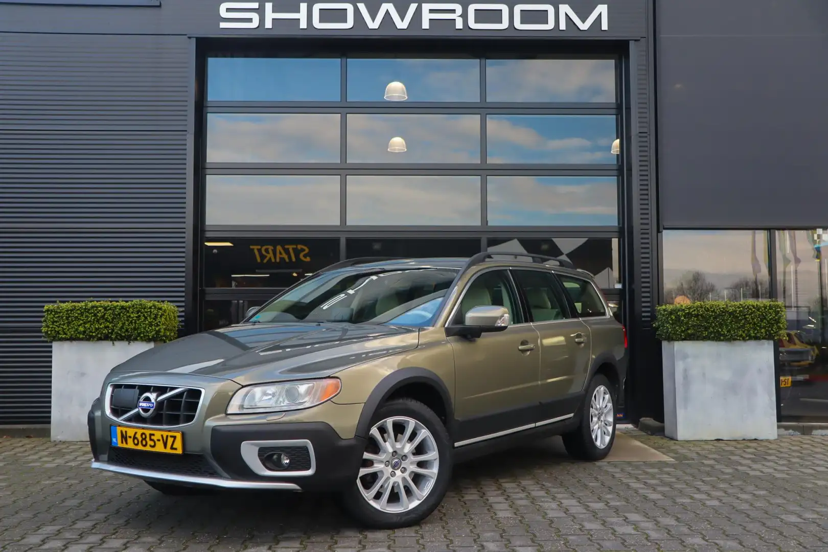 Volvo XC70 3.0 T6 Momentum, 286 PK, Youngtimer, ACC, Stoelven Grün - 2