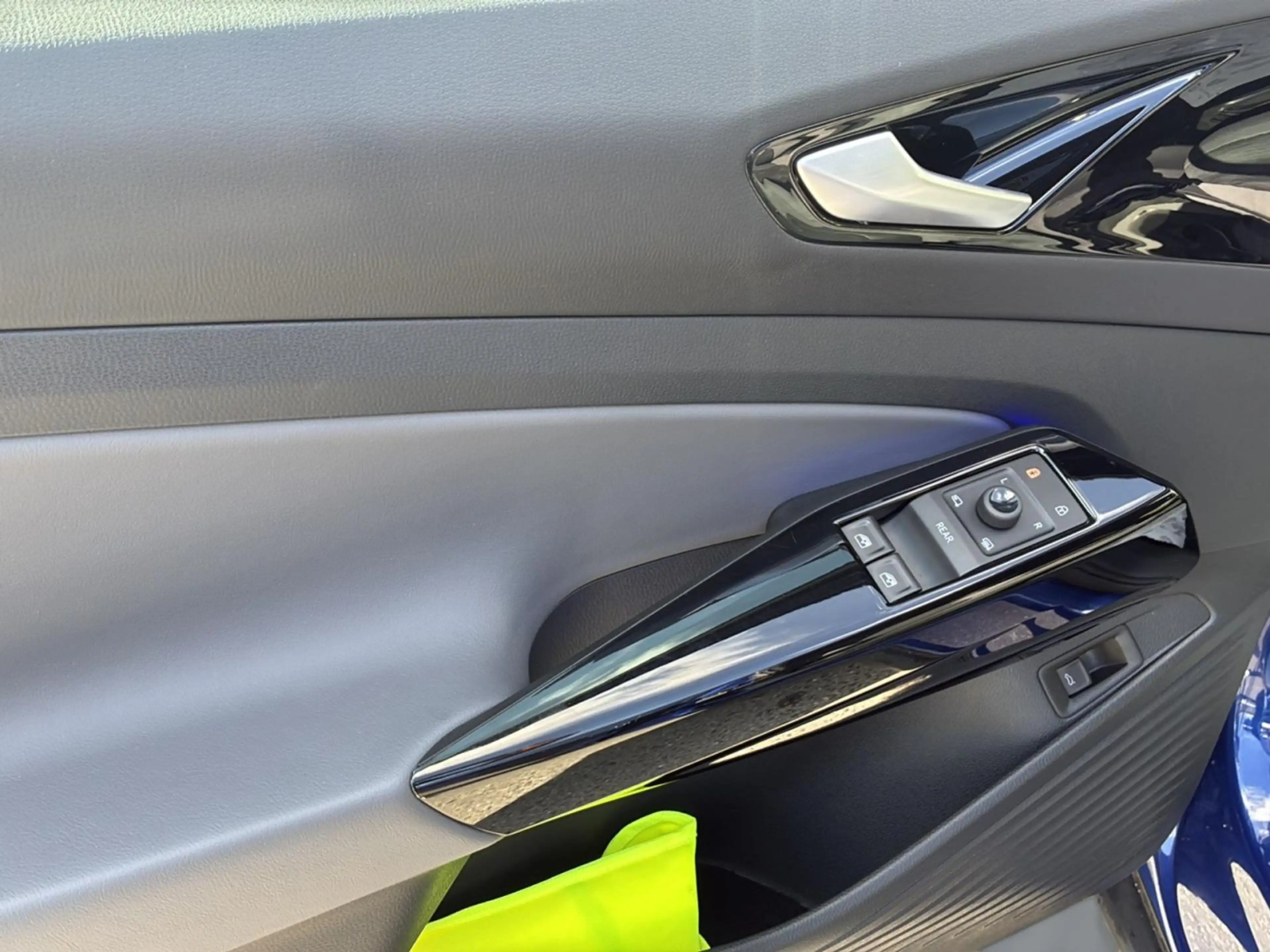 Volkswagen ID.5 Pro *IQ-MATRIX*ACC*360°*WärmeP*NAV*SHZ* — photo 8