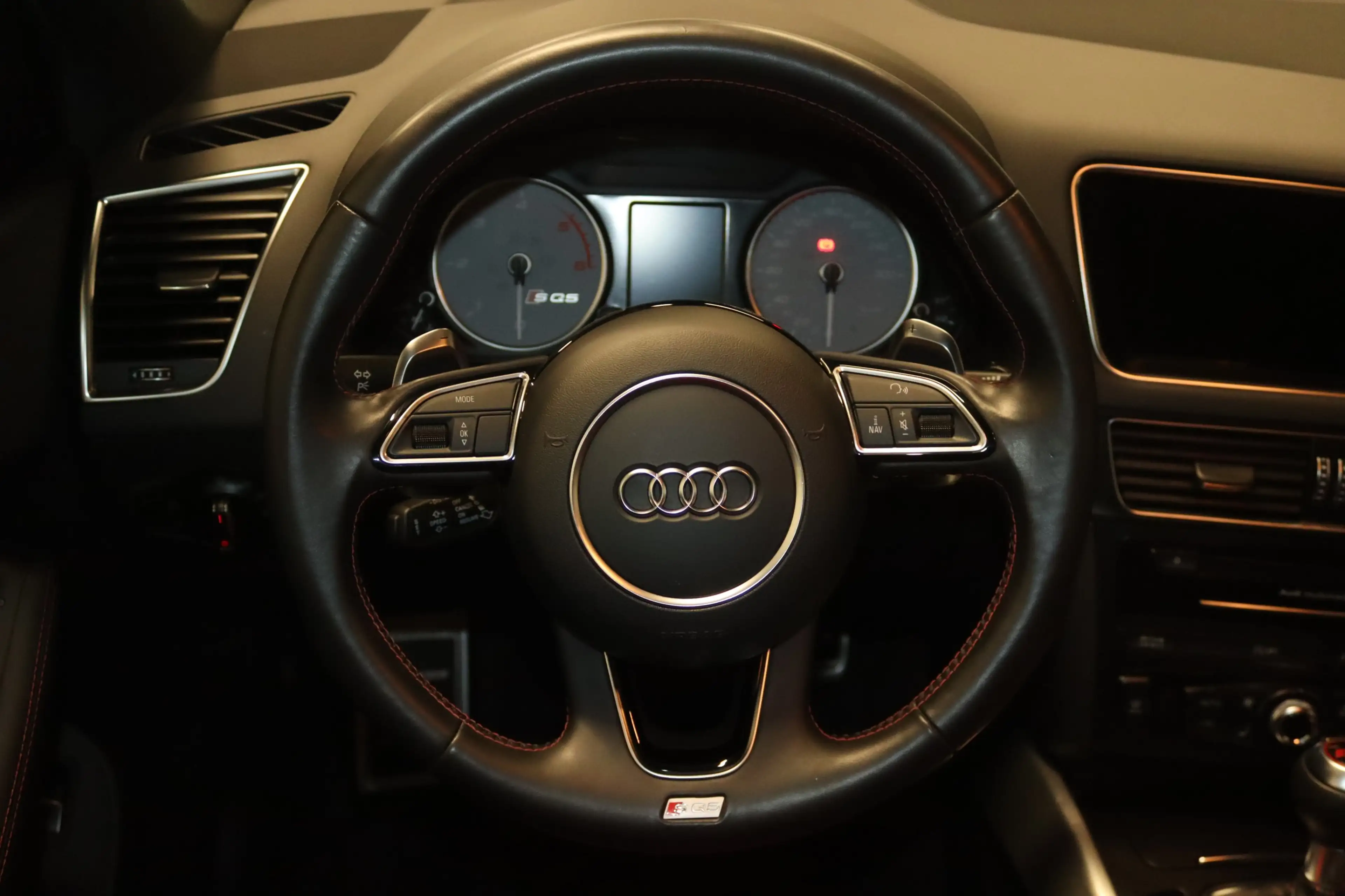 Audi SQ5 3.0 TDI qu.-Bi-XENON-PANO-NAV-AHK-SIDE-1HAND — photo 14