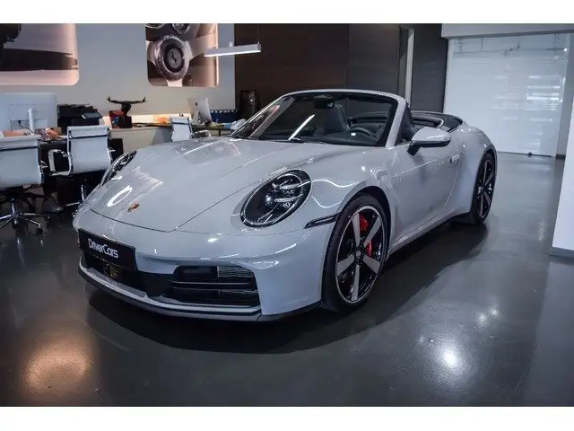 Porsche 911 view 2