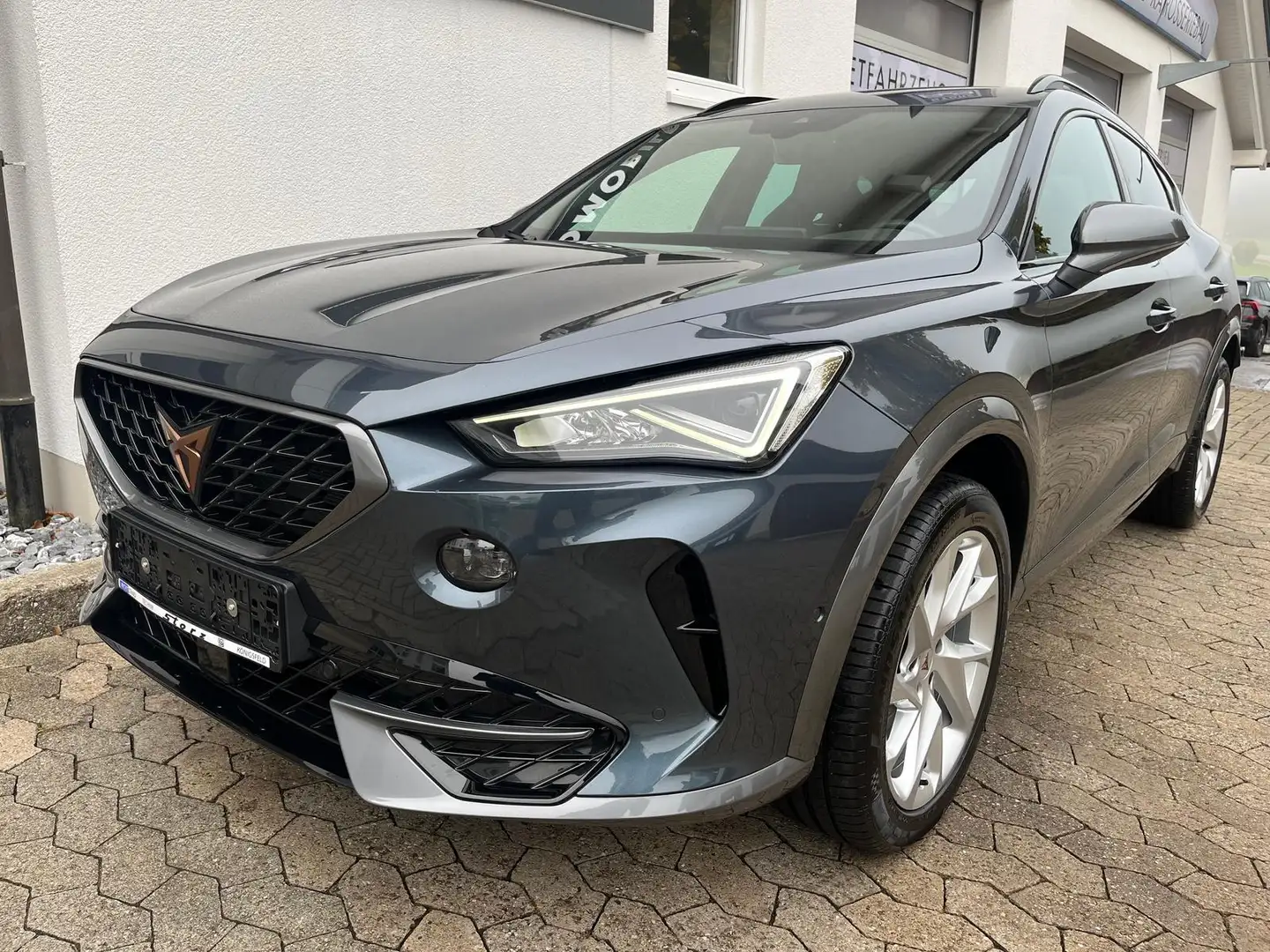 CUPRA Formentor 1.5 TSI DSG LED NAVI ACC AHK MEMORY Grau - 2