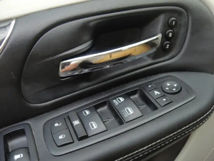 Lancia Voyager 2014, foto 9