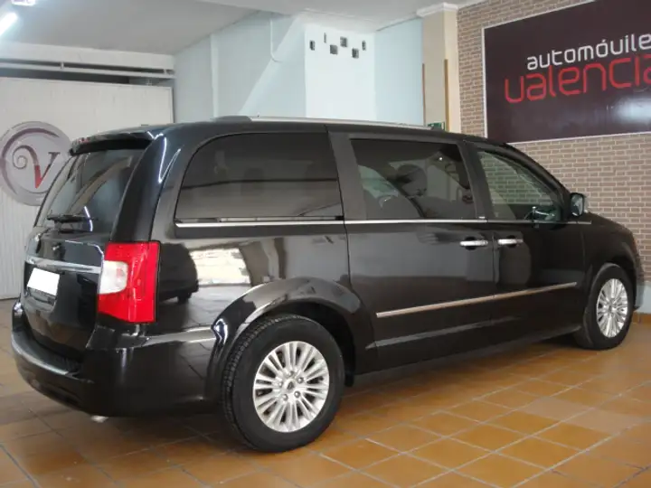 Lancia Voyager 2014, foto 2