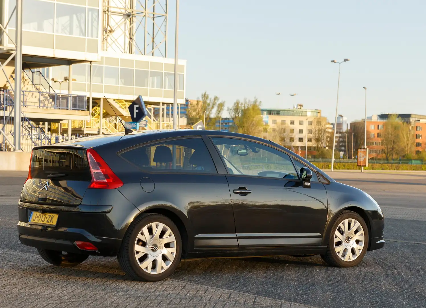 Citroen C4 C4 2.0 i Zwart - 2