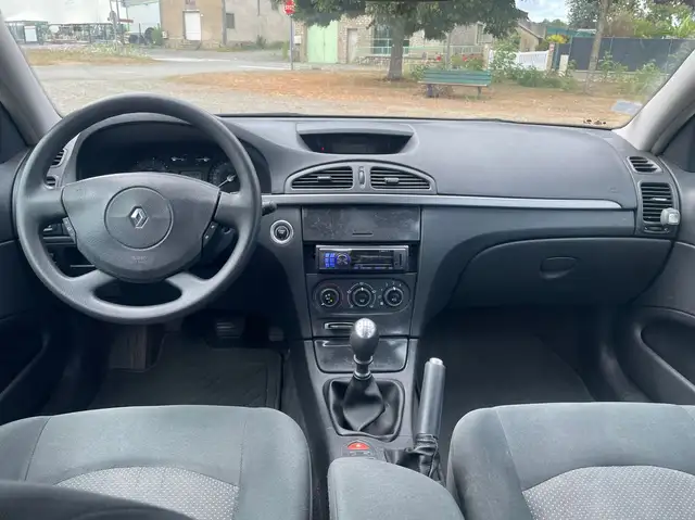 Renault Laguna view 11