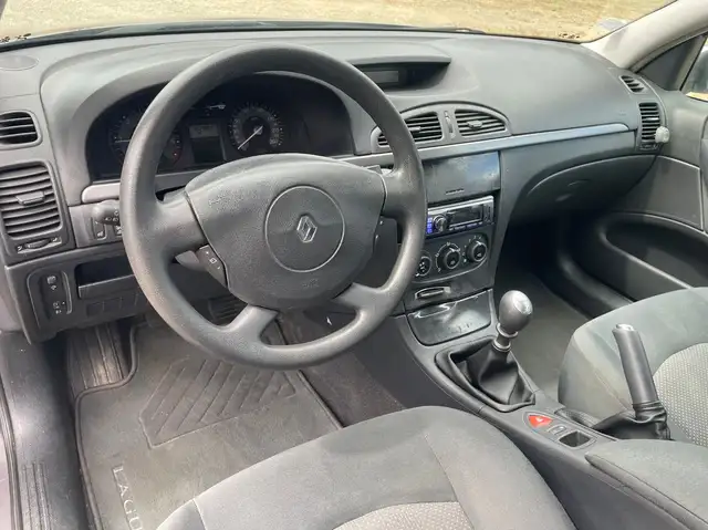 Renault Laguna view 8