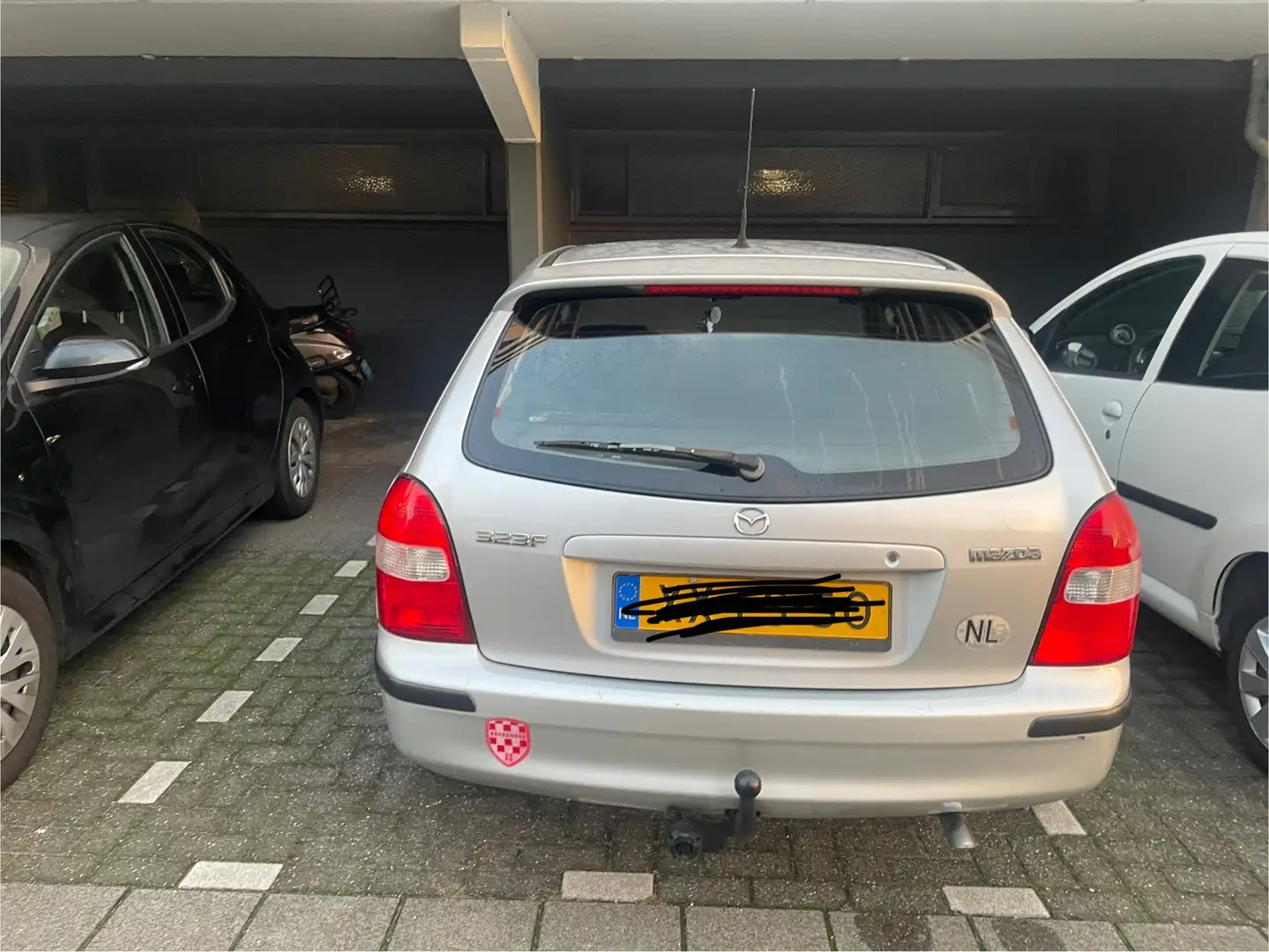 Mazda 323 1.5i LX Grau - 2