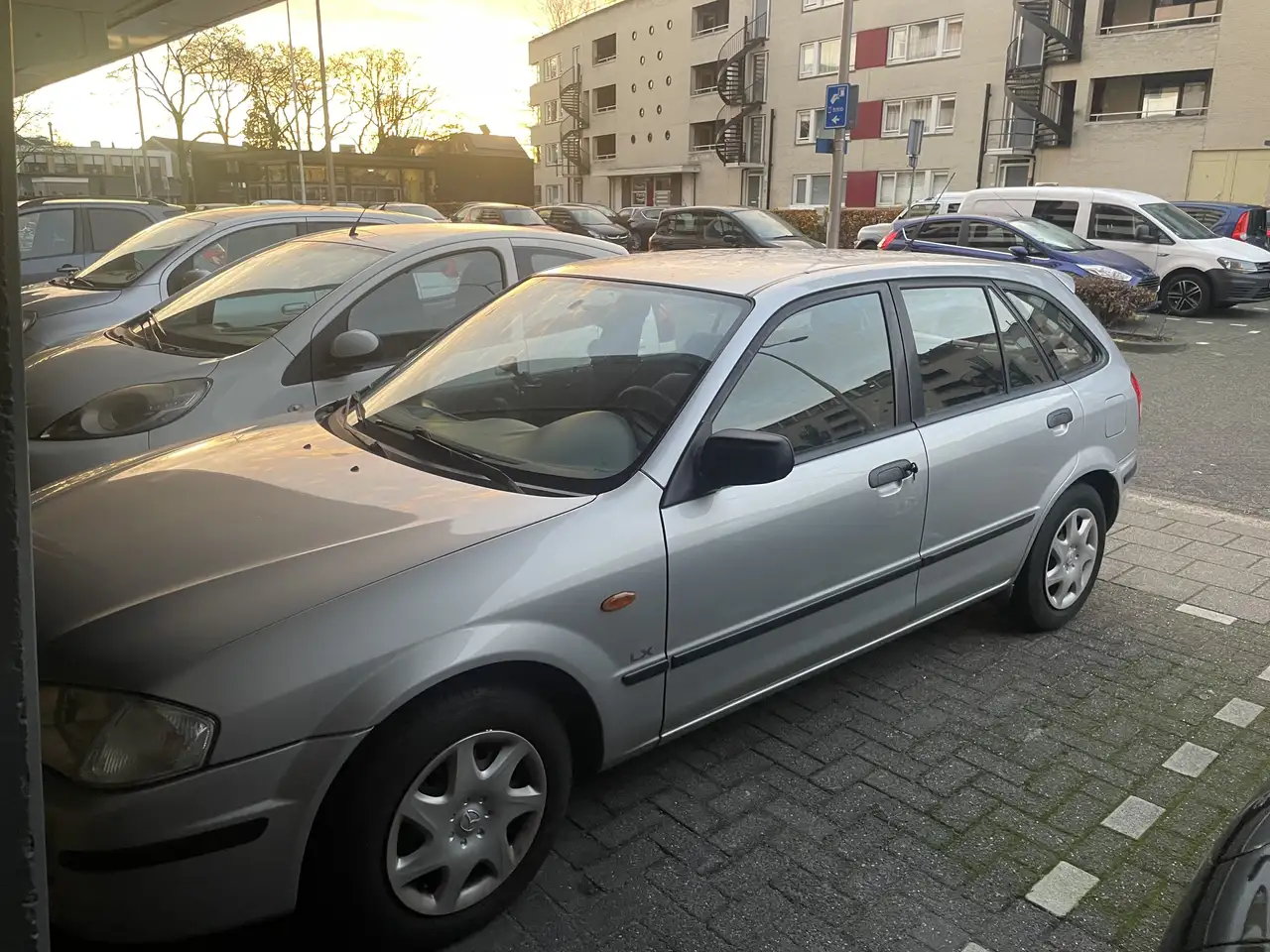 Mazda 323 1.5i LX, foto 4
