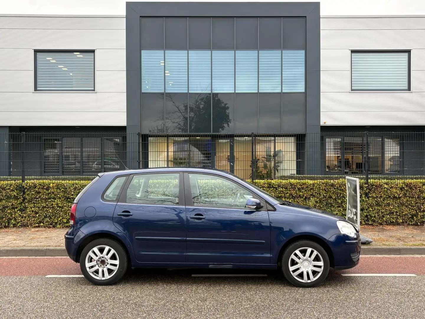 Volkswagen Polo 1.4-16V Optive Airco Nieuwe APK 13-09-2026 Bleu - 2