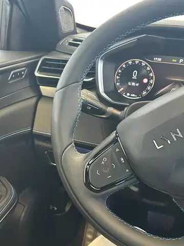 Lynk & Co 01 view 20