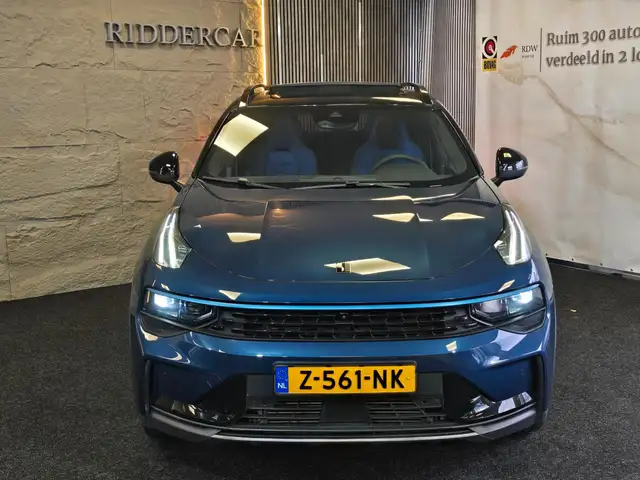 Lynk & Co 01 view 6