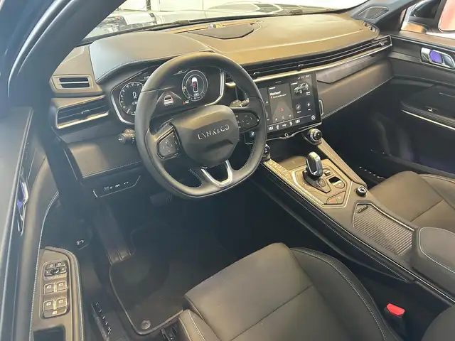 Lynk & Co 01 view 9