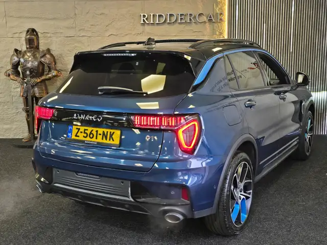 Lynk & Co 01 view 2