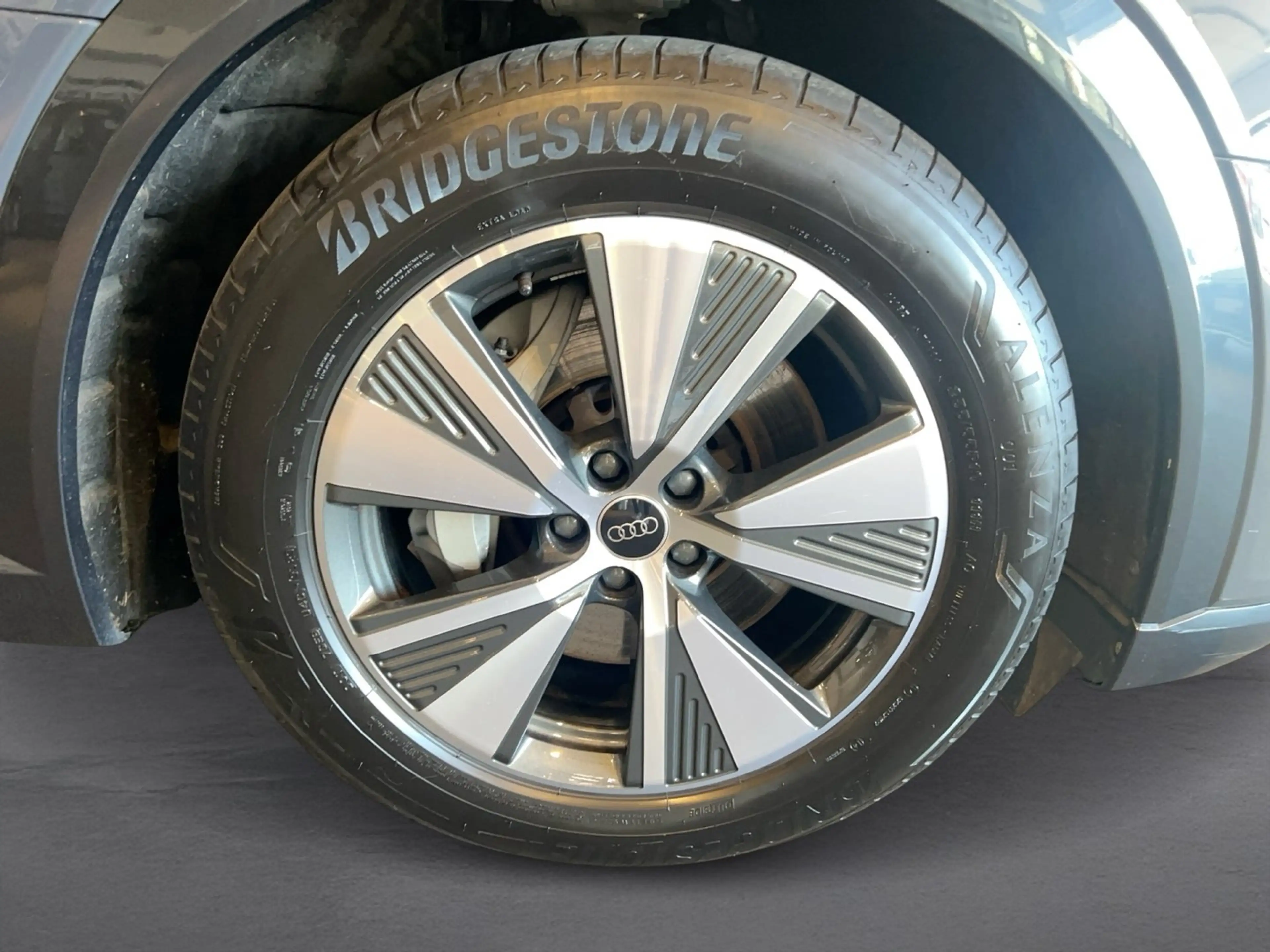 Audi Q8 50 e-tron quattro business — photo 7
