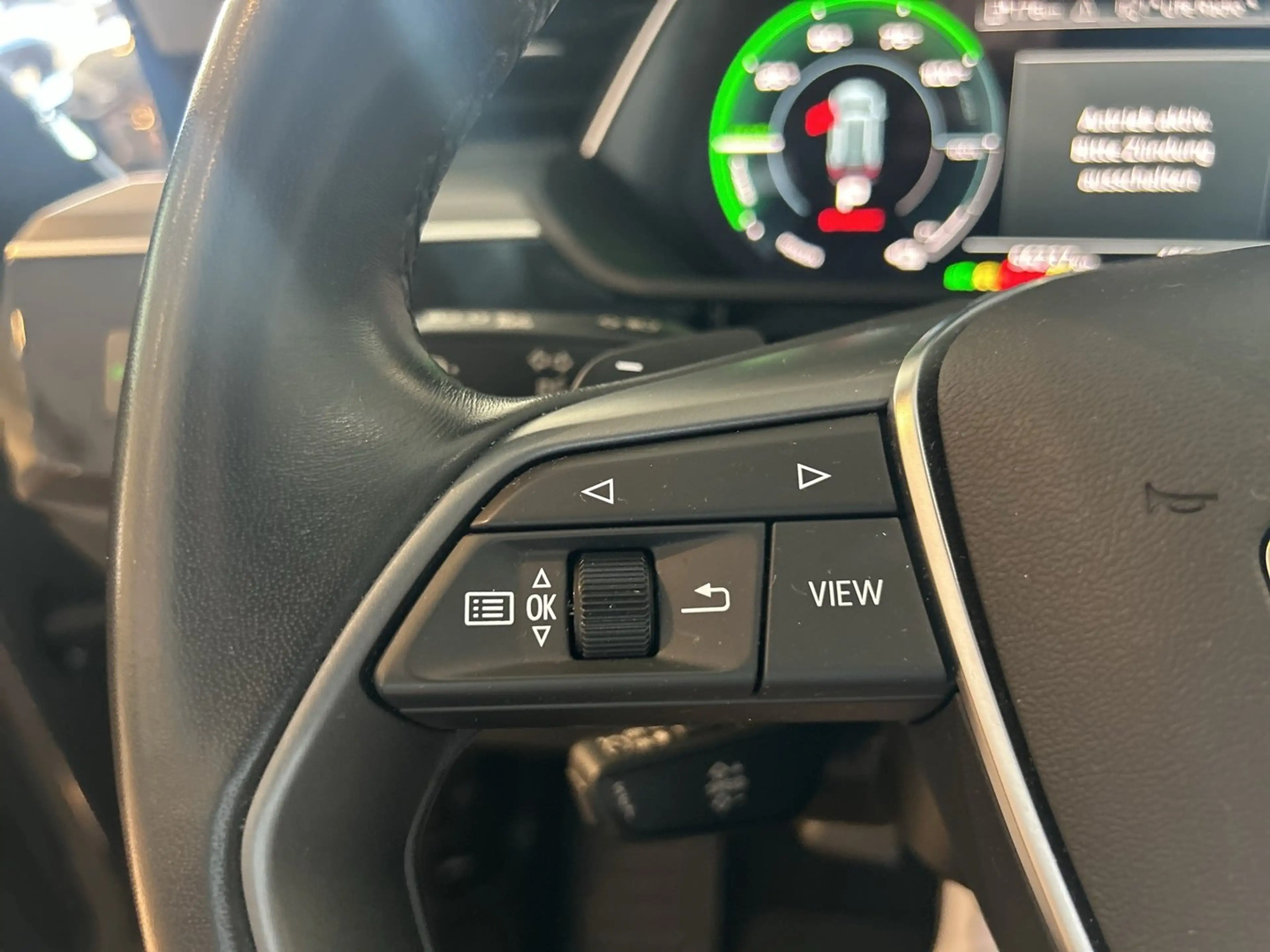 Audi Q8 50 e-tron quattro business — photo 15