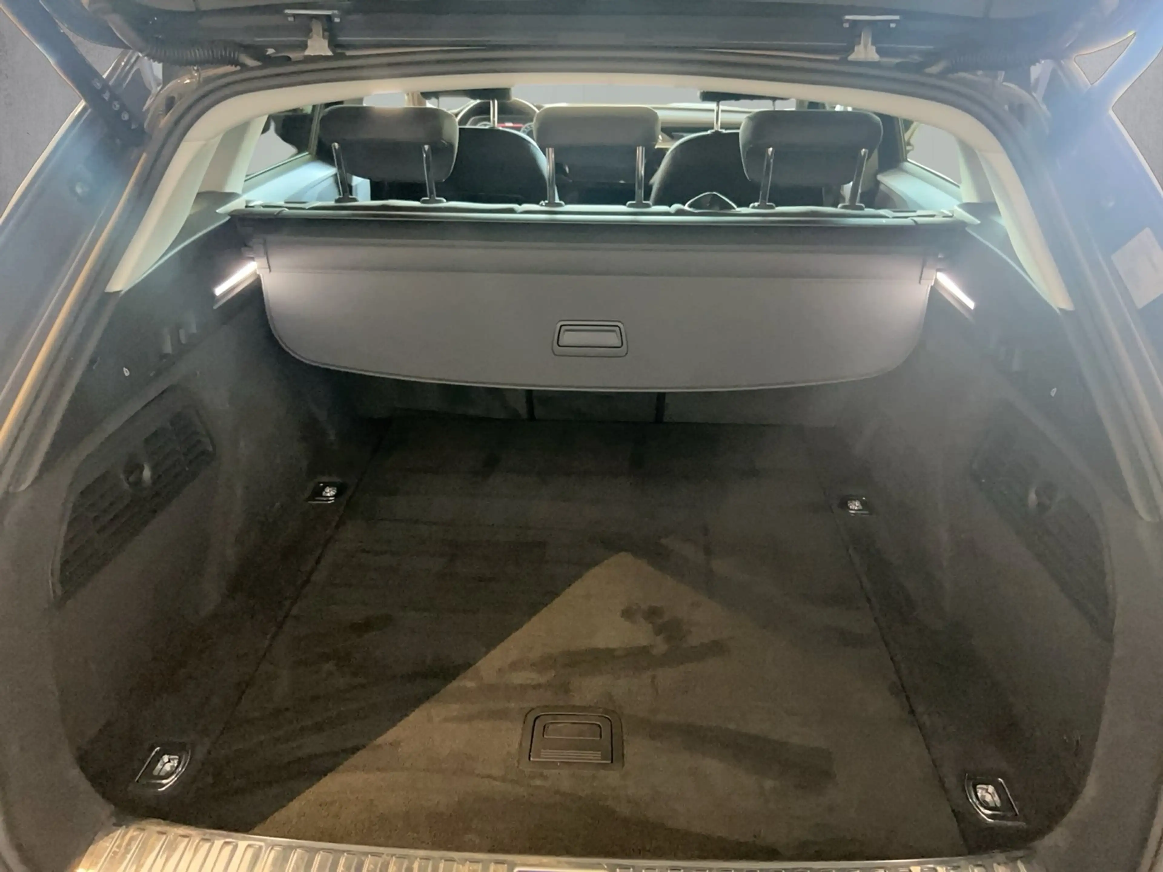 Audi Q8 50 e-tron quattro business — photo 12