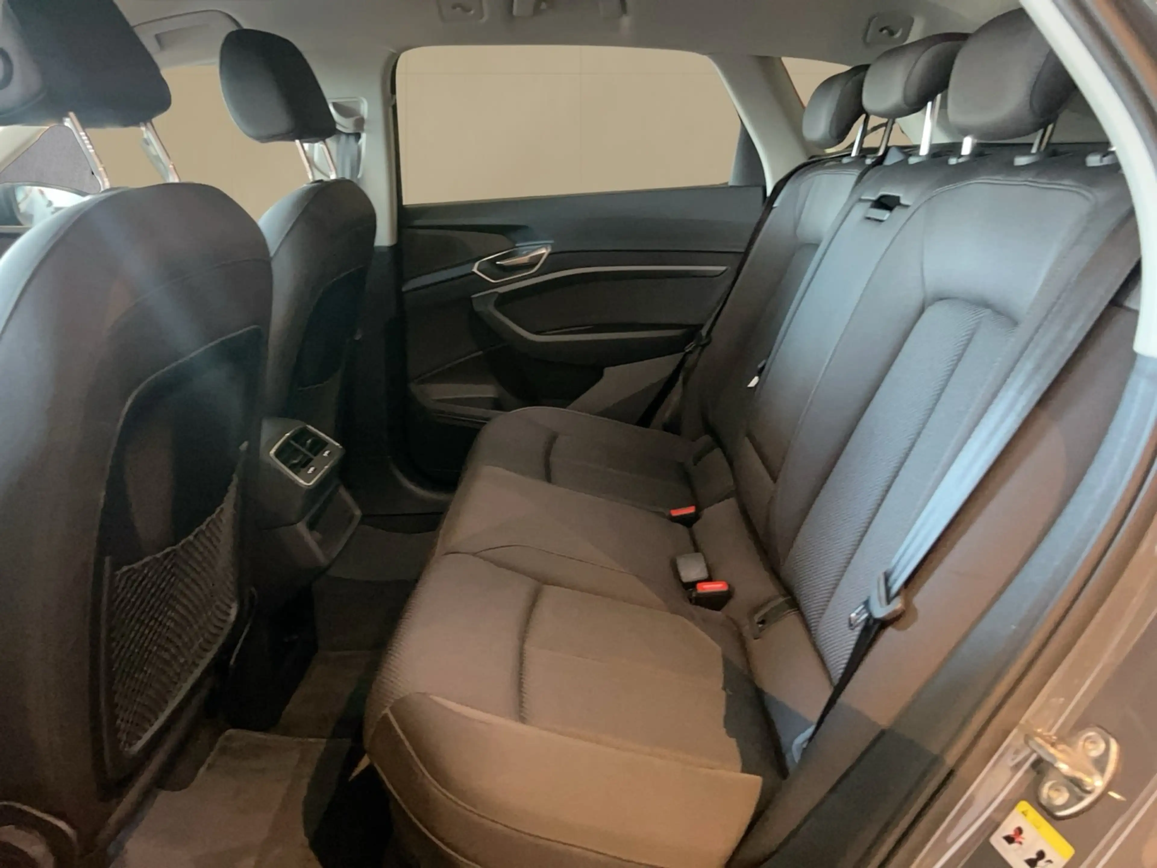 Audi Q8 50 e-tron quattro business — photo 11