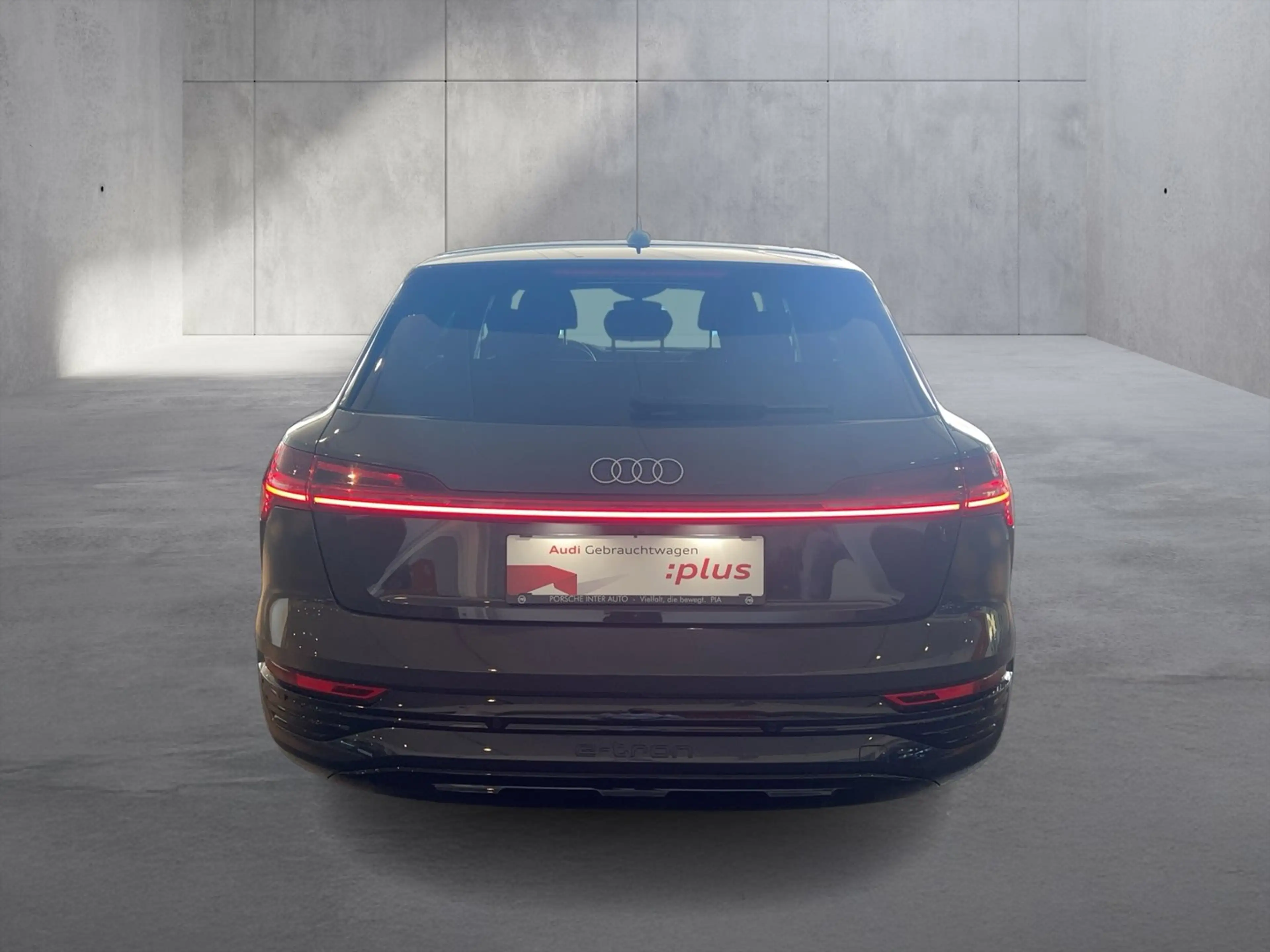 Audi Q8 50 e-tron quattro business — photo 4