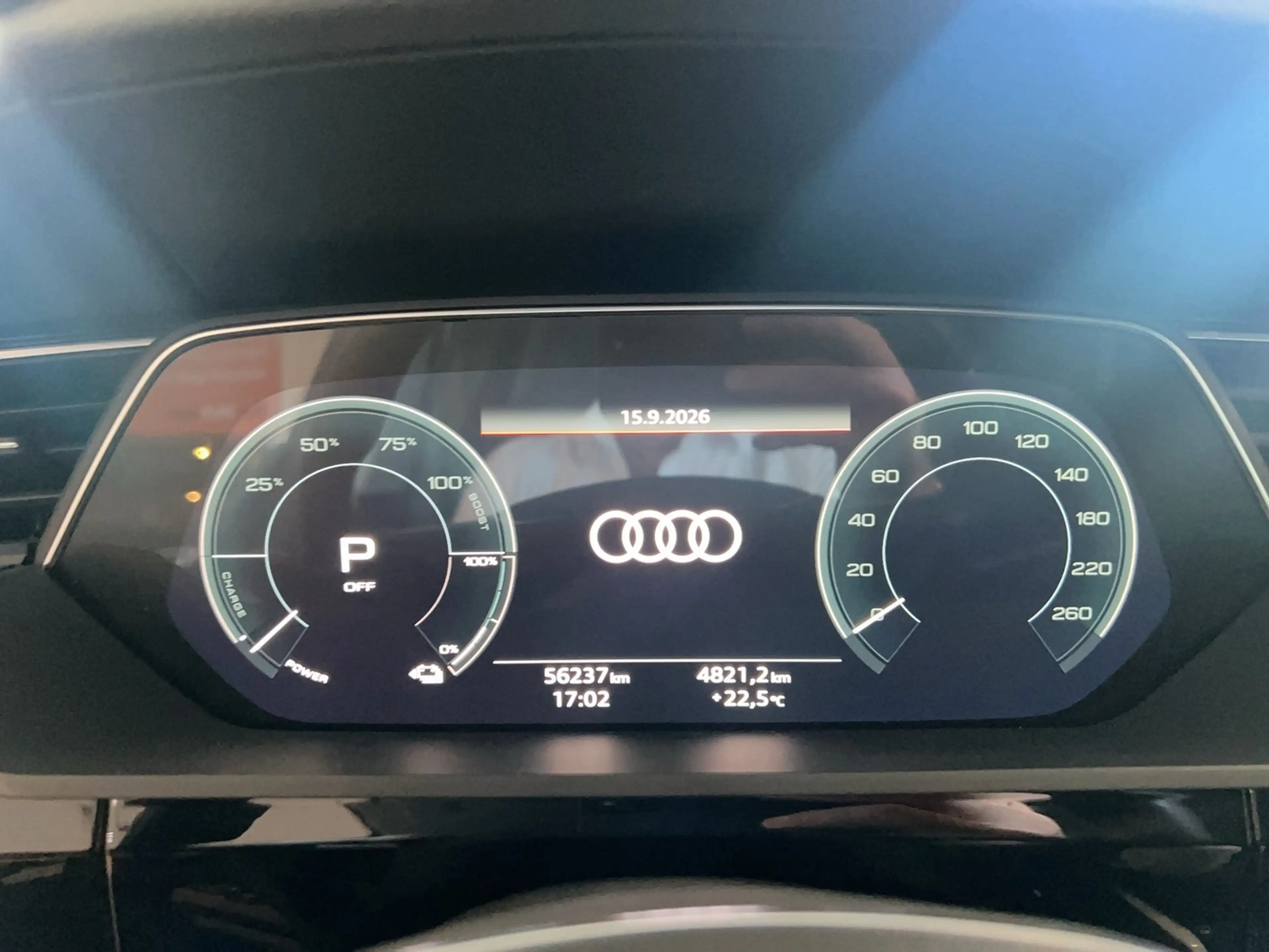 Audi Q8 50 e-tron quattro business — photo 10