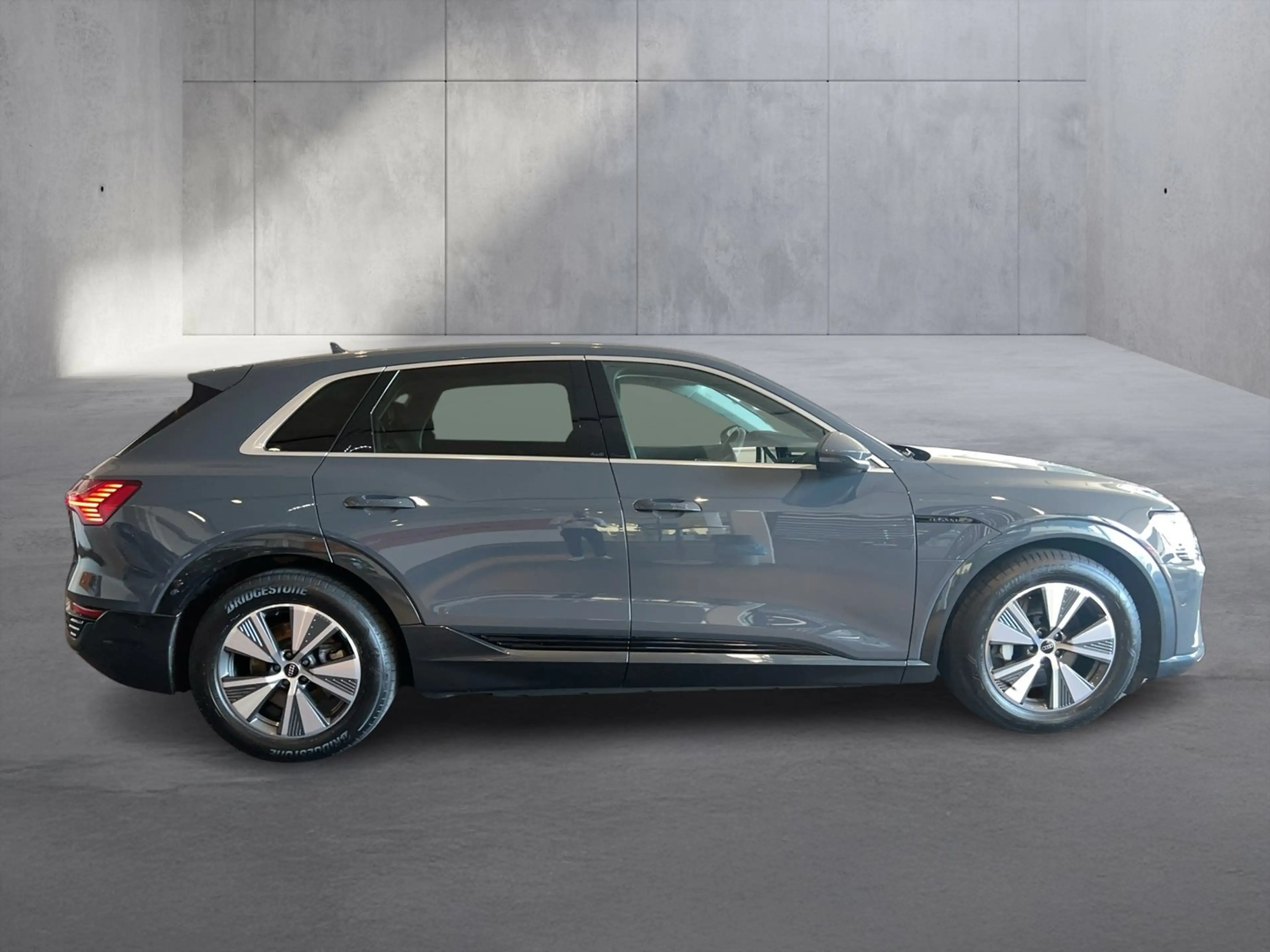 Audi Q8 50 e-tron quattro business — photo 6