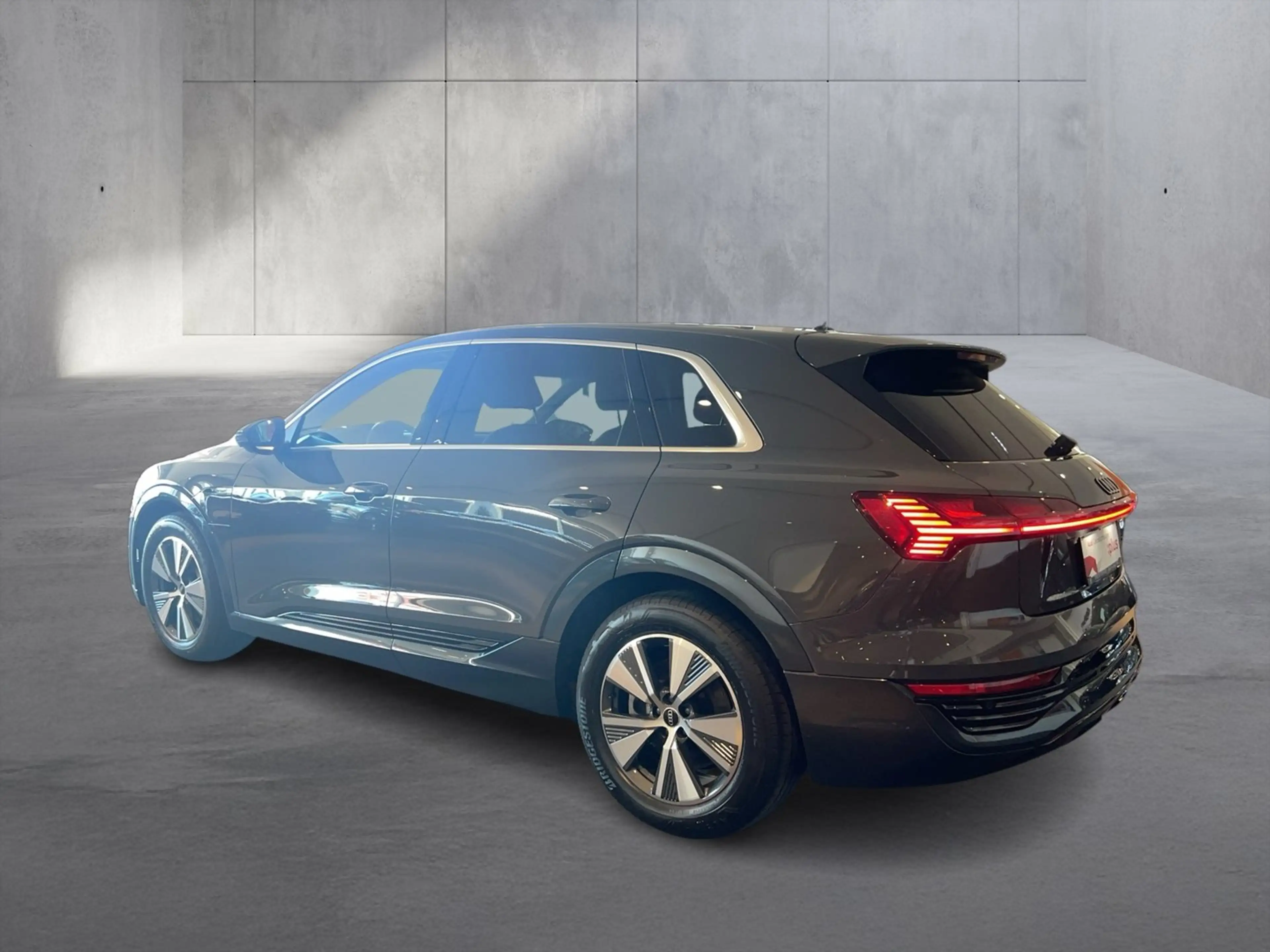 Audi Q8 50 e-tron quattro business — photo 3