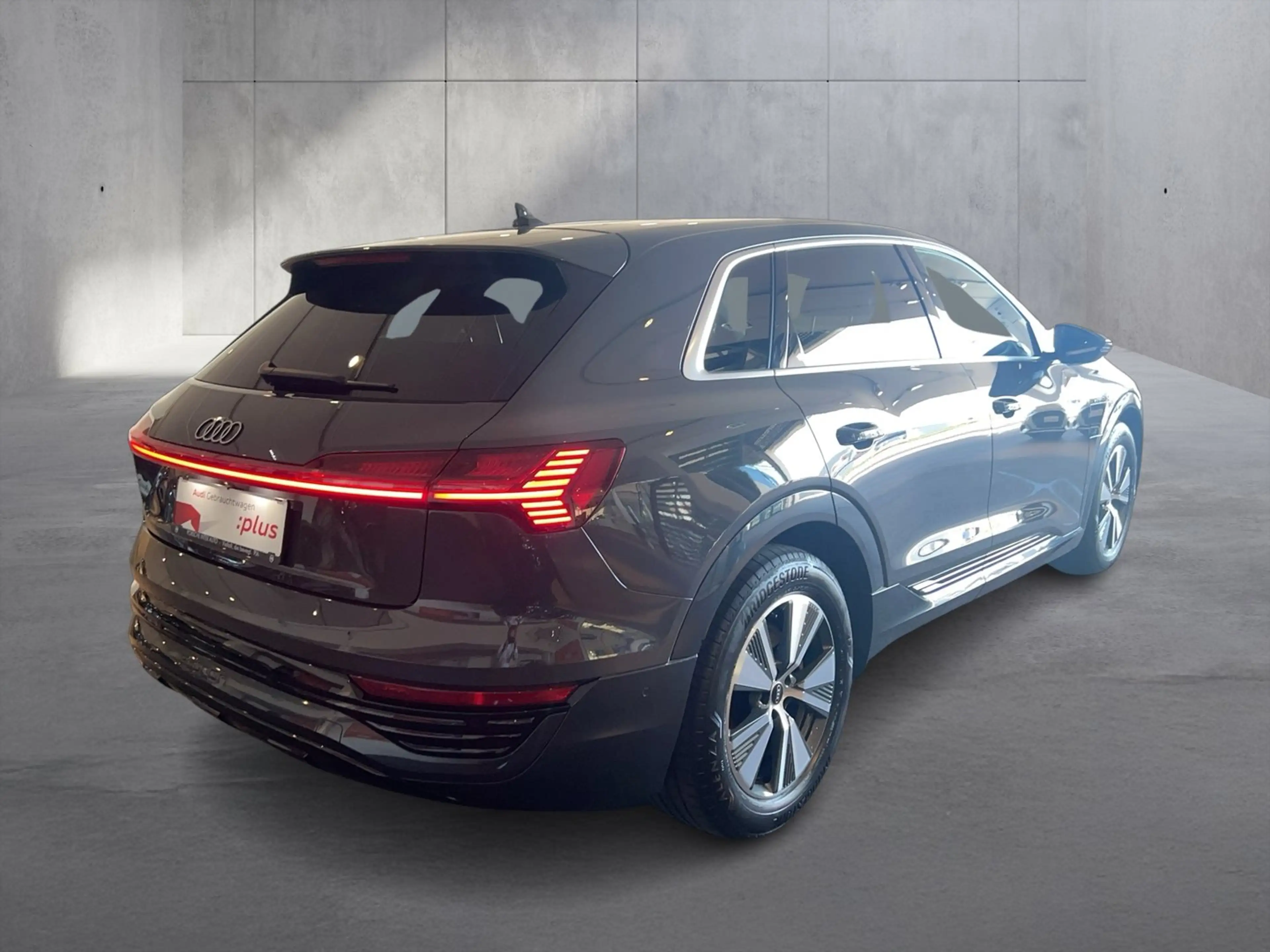 Audi Q8 50 e-tron quattro business — photo 5