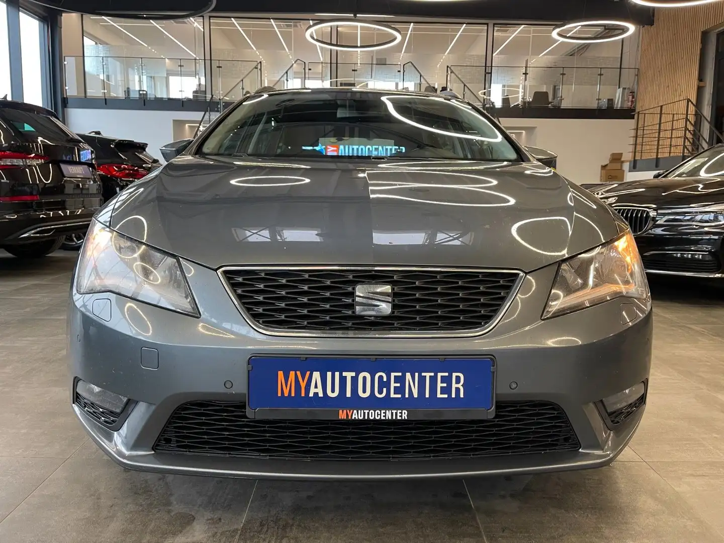 SEAT Leon ST Style *NAVI*PDC*TOUCH*ISOFIX*BAA*LED* Grau - 2