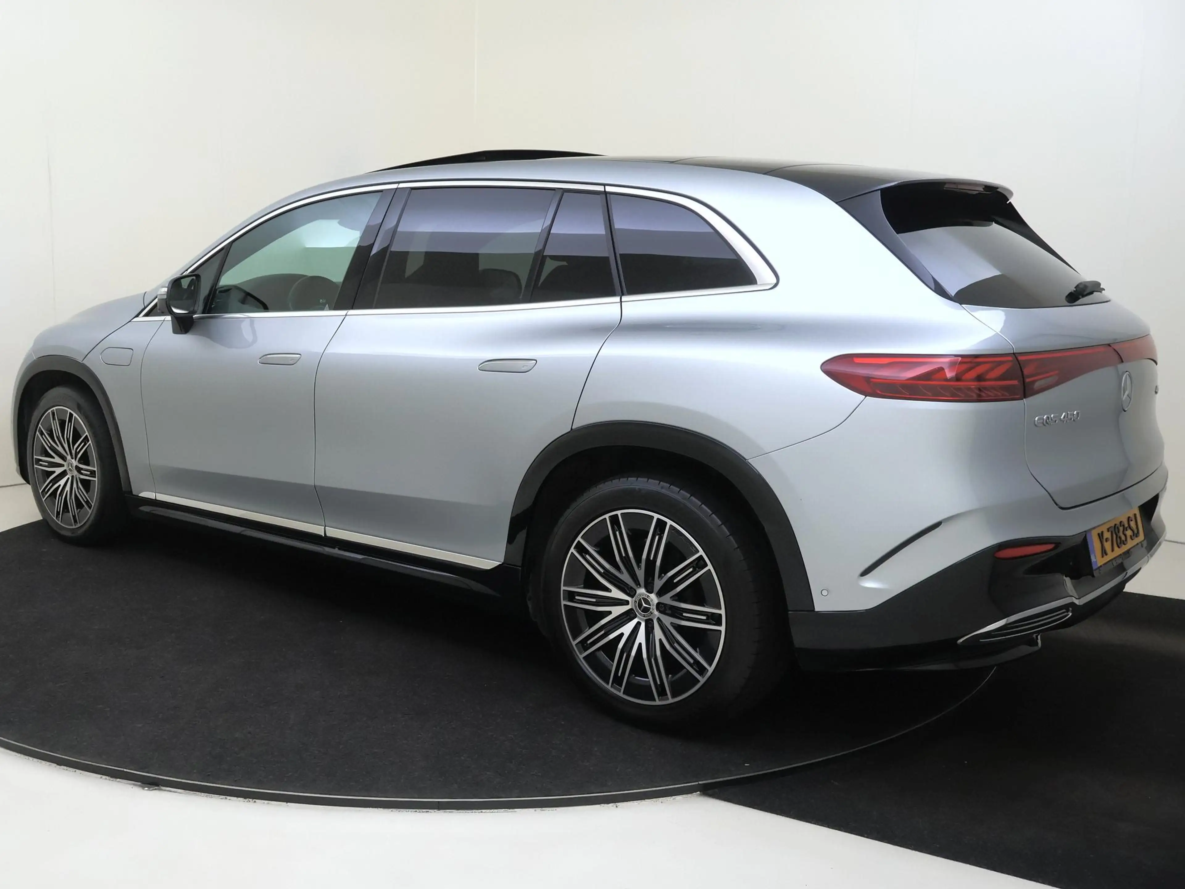 Mercedes-Benz EQS SUV 450 4MATIC AMG Line 7p 118 kWh Panoramadak / Lucht — photo 3