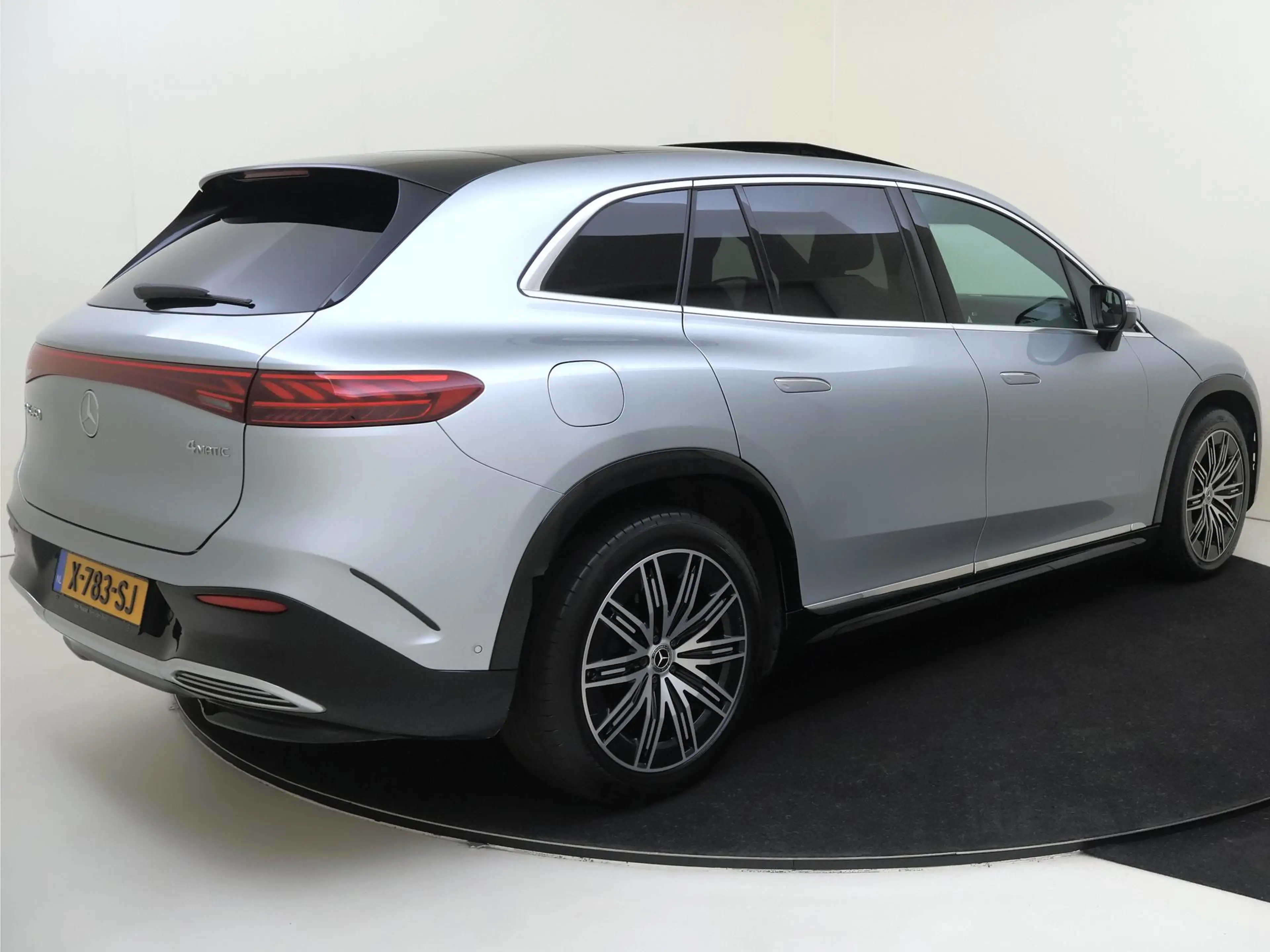 Mercedes-Benz EQS SUV 450 4MATIC AMG Line 7p 118 kWh Panoramadak / Lucht — photo 4