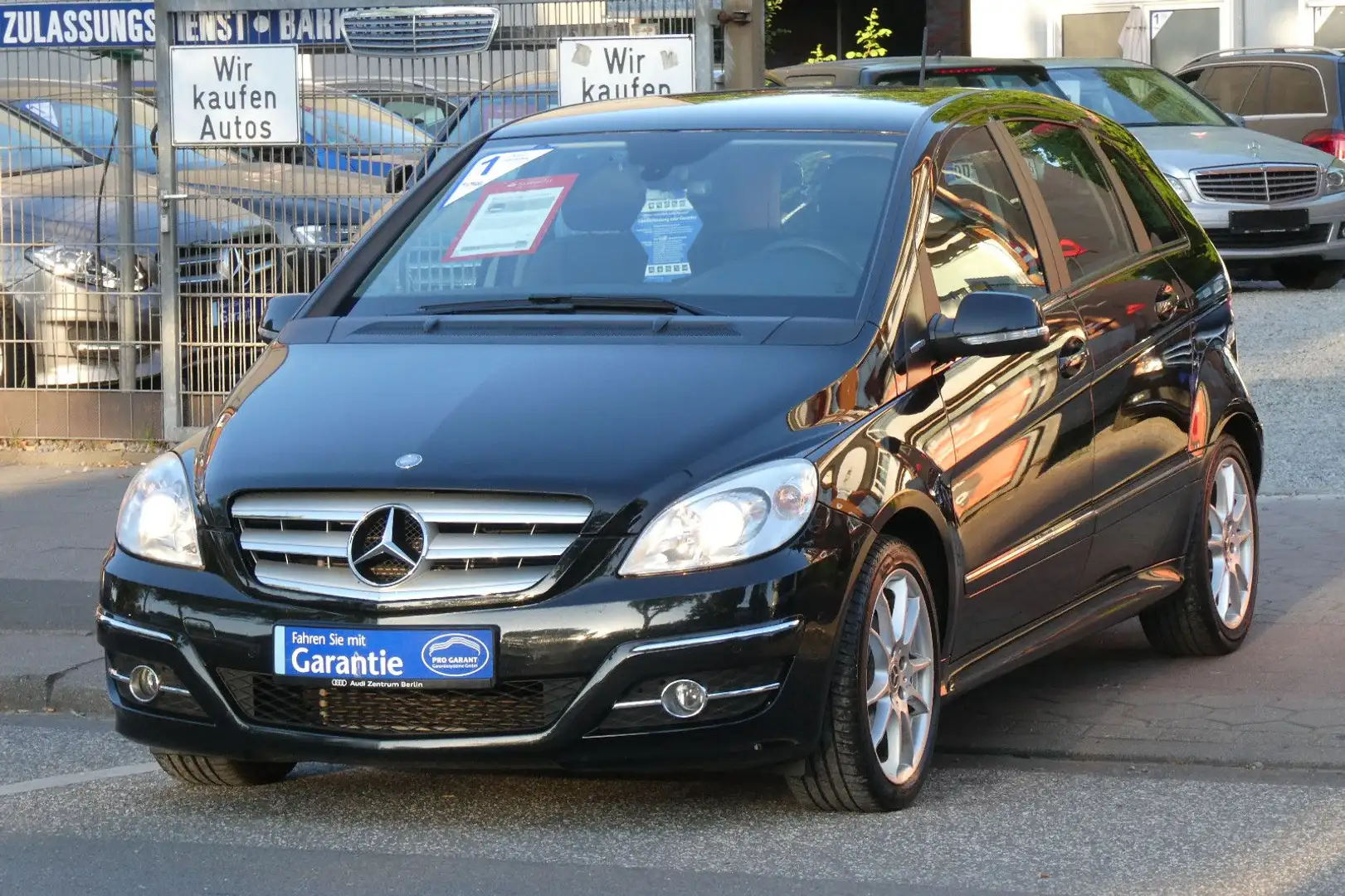 Mercedes-Benz B 180 SPORT PAKET Edition 1.Hand TÜV 05/2027" Negro - 2