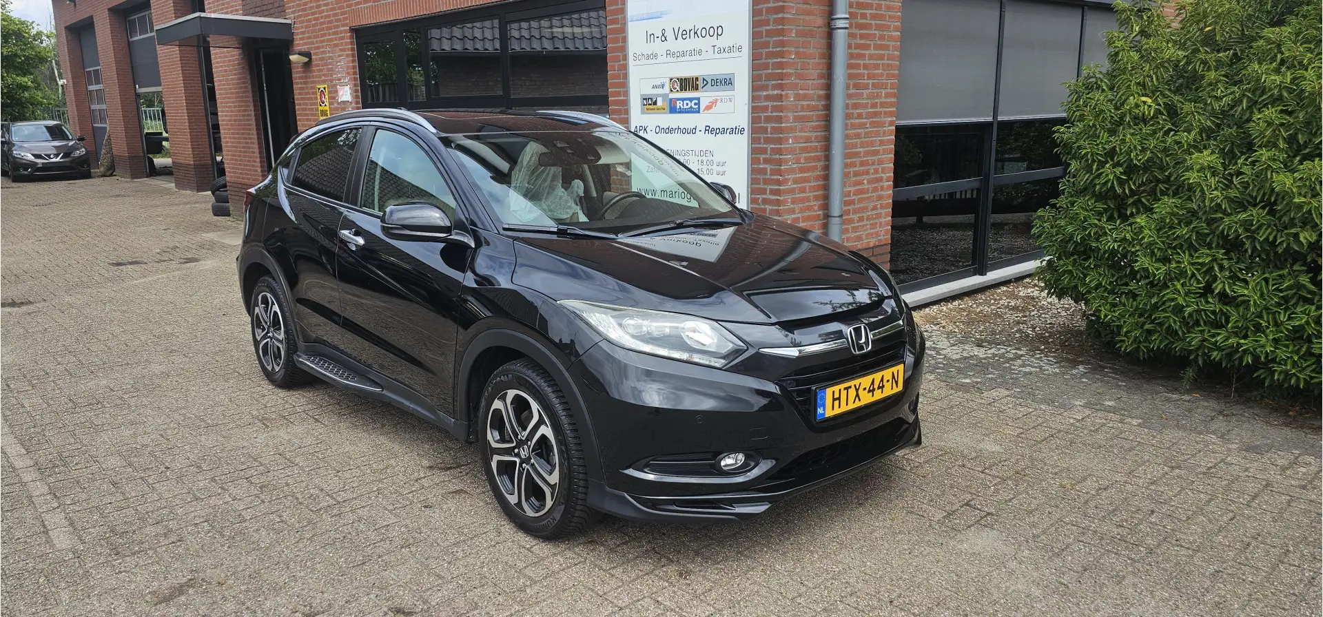 Honda HR-V 1.5 i-VTEC Executive | 1e eigenaar | Panorama | Zwart - 1