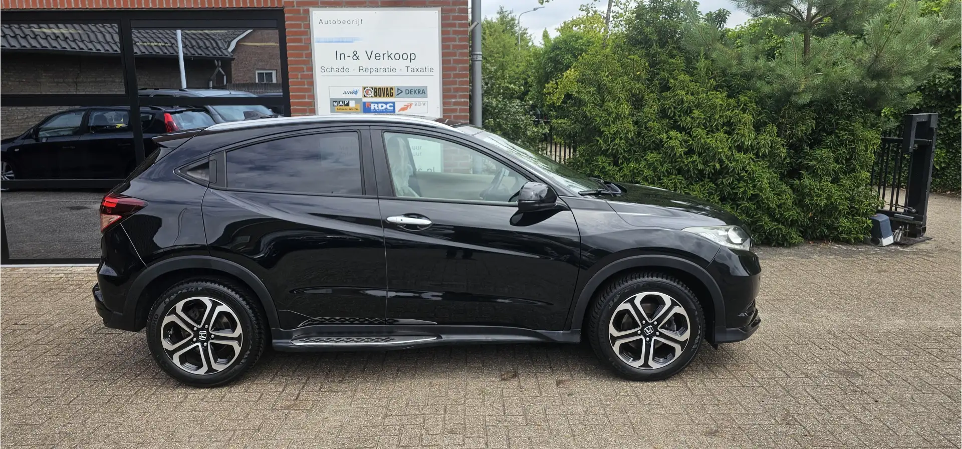 Honda HR-V 1.5 i-VTEC Executive | 1e eigenaar | Panorama | Zwart - 2