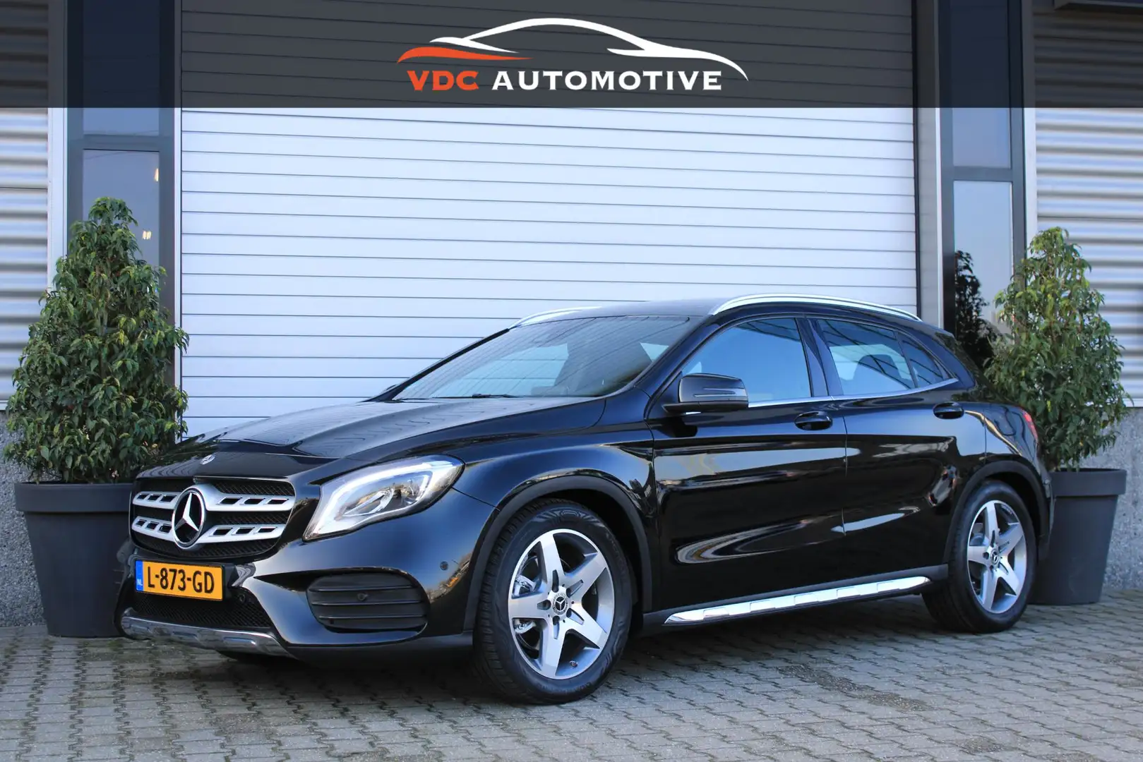 Mercedes-Benz GLA 250 AMG Trekhaak | Memory | Beige Leder | 360 Camera | Schwarz - 1