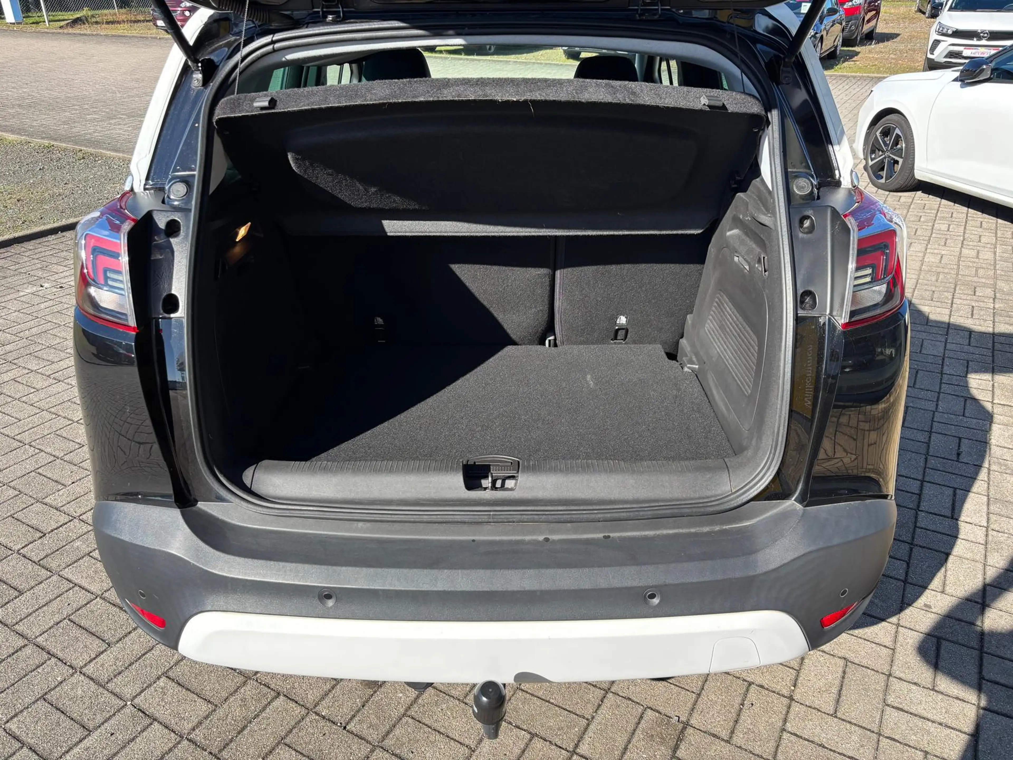 Opel Crossland Ultimate — photo 11