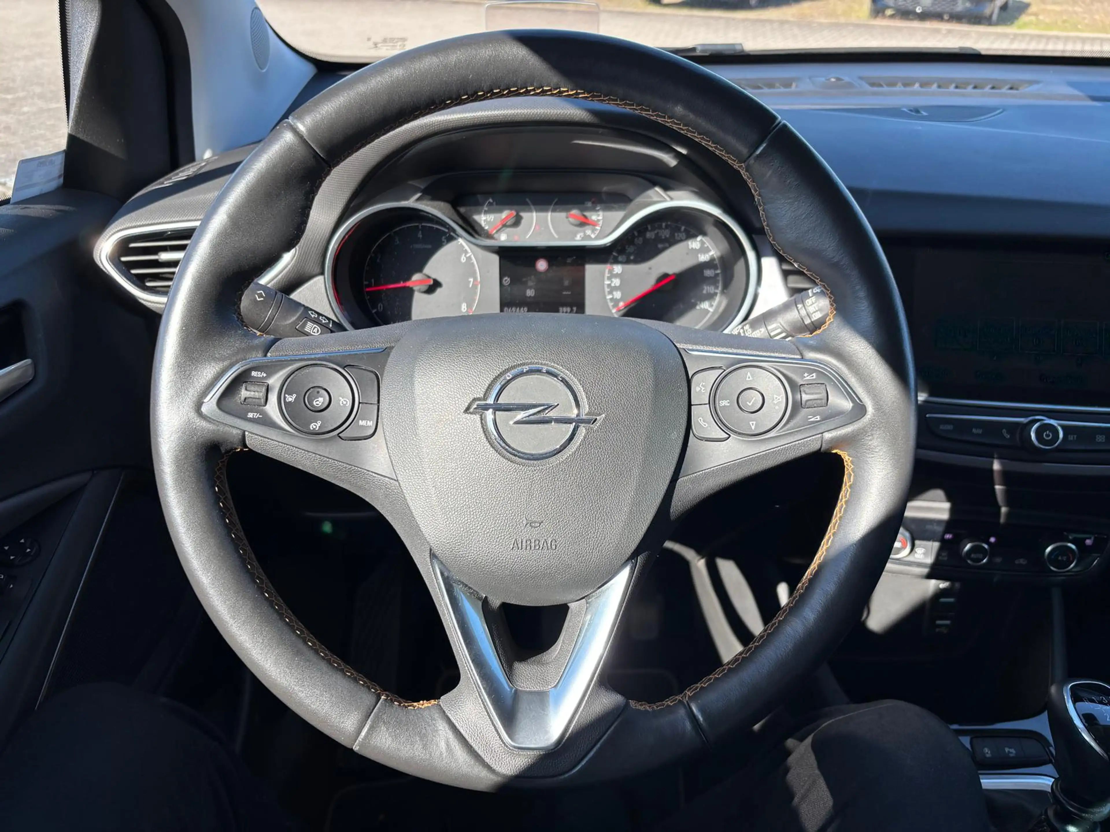 Opel Crossland Ultimate — photo 12