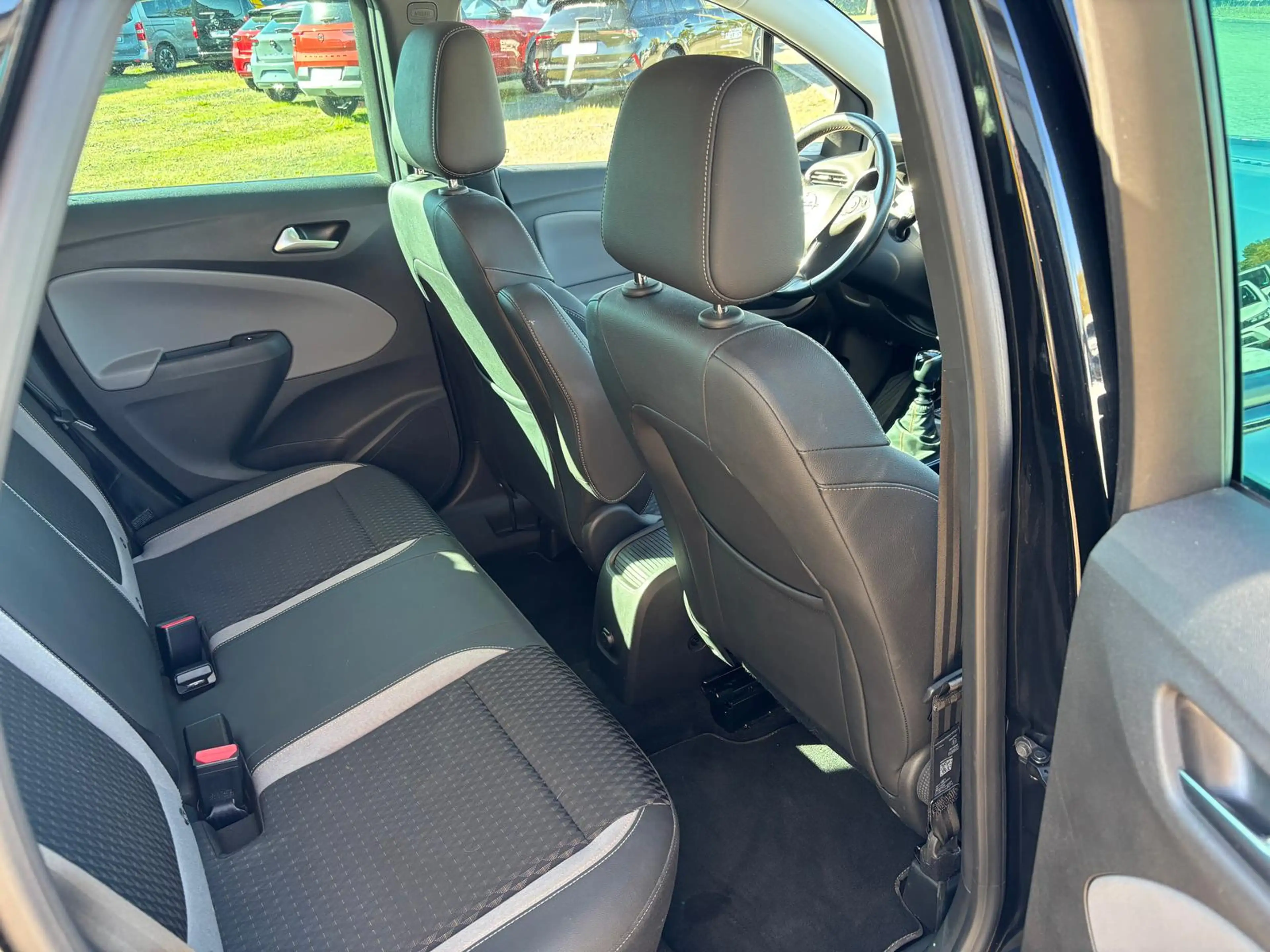 Opel Crossland Ultimate — photo 10