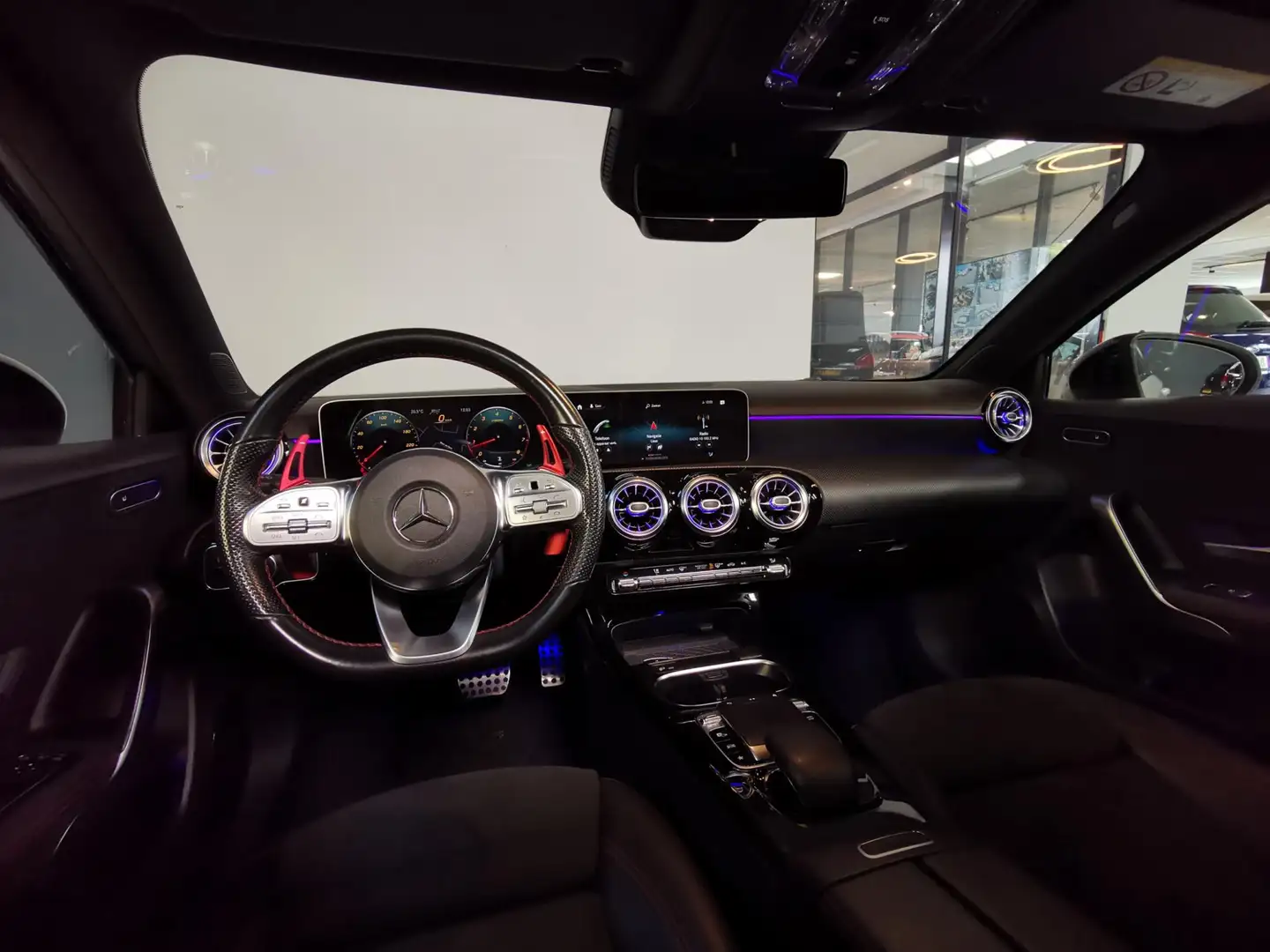 Mercedes-Benz A 250 Premium Plus | AUT | PANO | BI-XENON | NAVI | PDC Grijs - 2